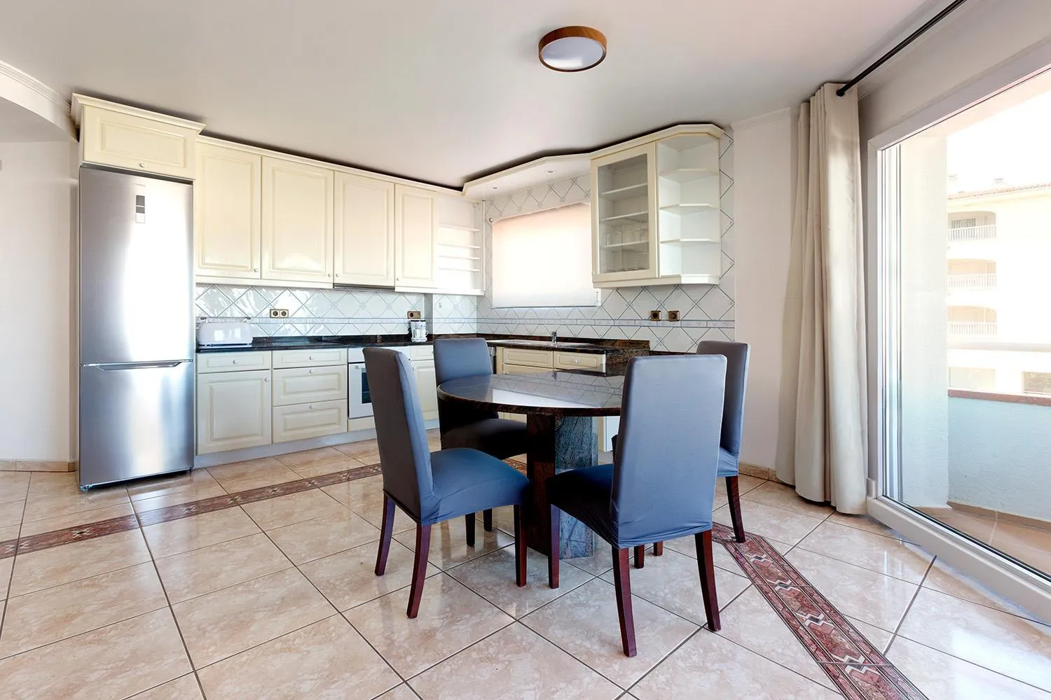 Kitchen or kitchenette in Apartamentos Empuriabrava Maurici Park