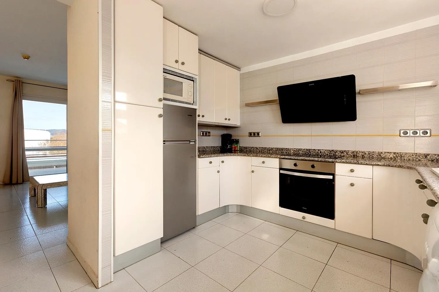 Kitchen or kitchenette in Apartamentos Empuriabrava Maurici Park