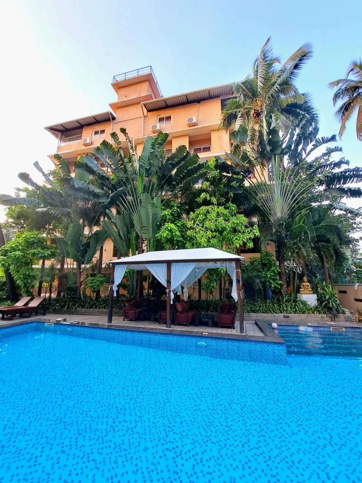 Swimming pool in Sia Signature Calangute