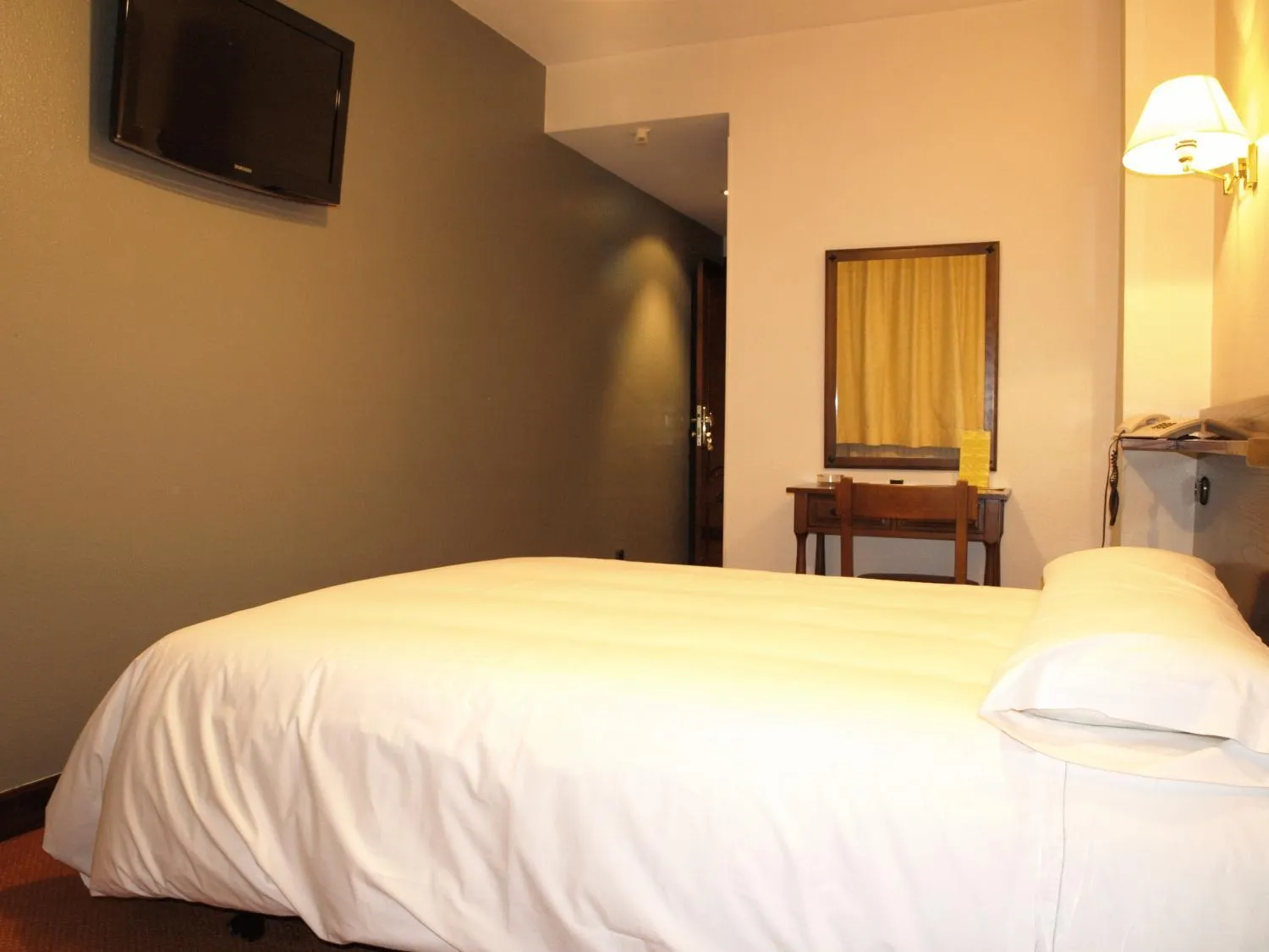 Photo of the whole room, Bed in Hotel Ibiltze