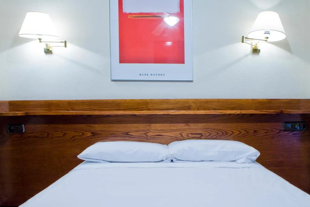 Photo of the whole room, Bed in Hotel Ibiltze