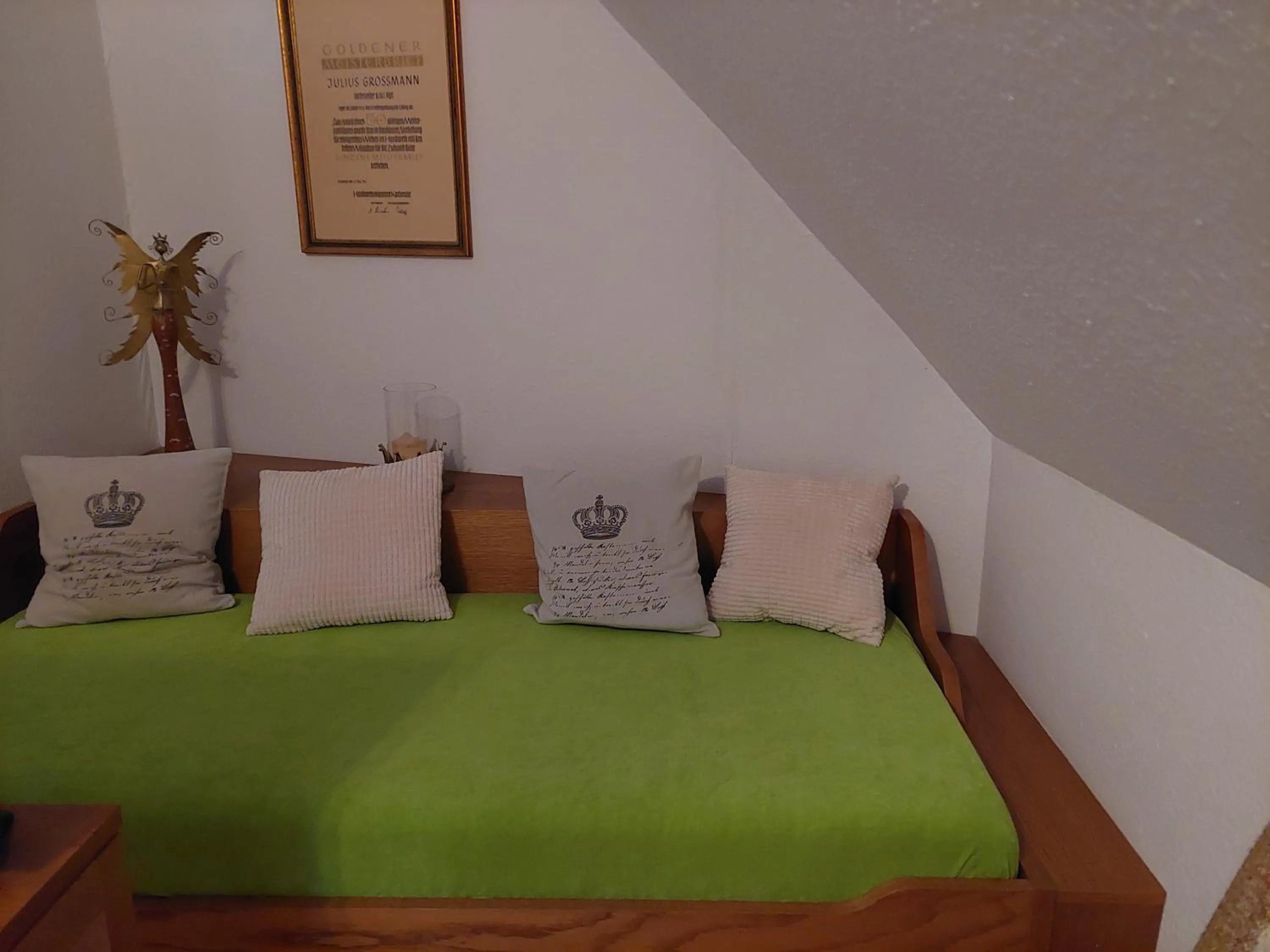 Seating area, Bed in Gasthaus zur Krone