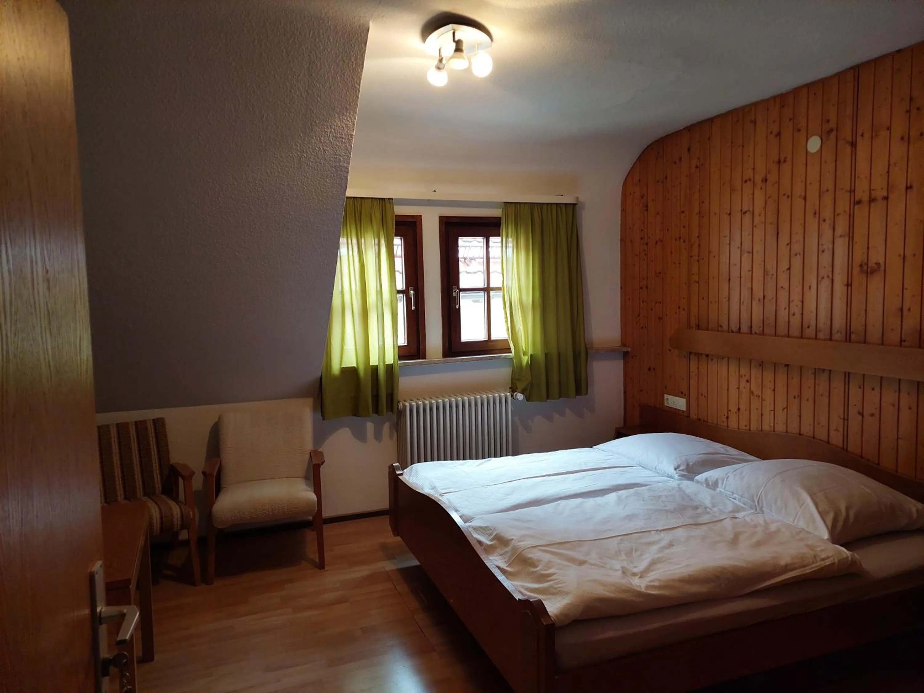 Bedroom, Bed in Gasthaus zur Krone