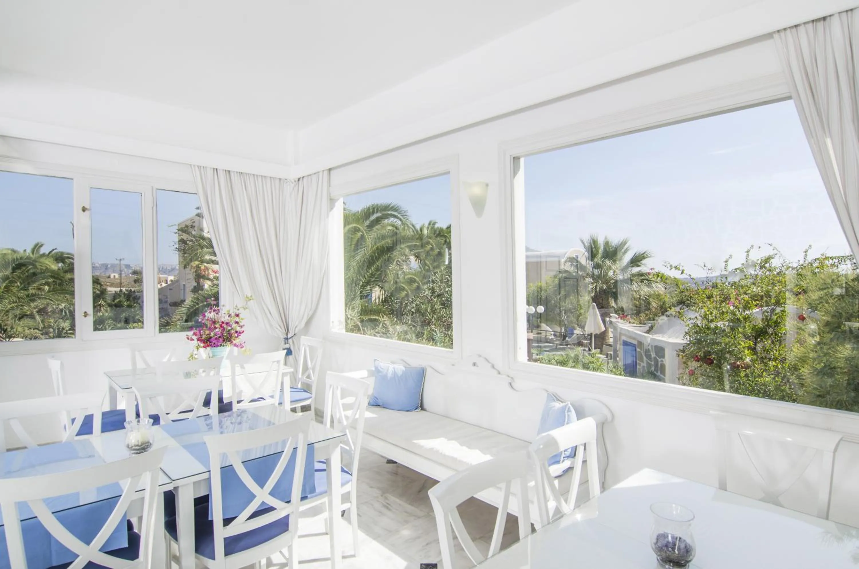 Restaurant/places to eat in Paradise Resort