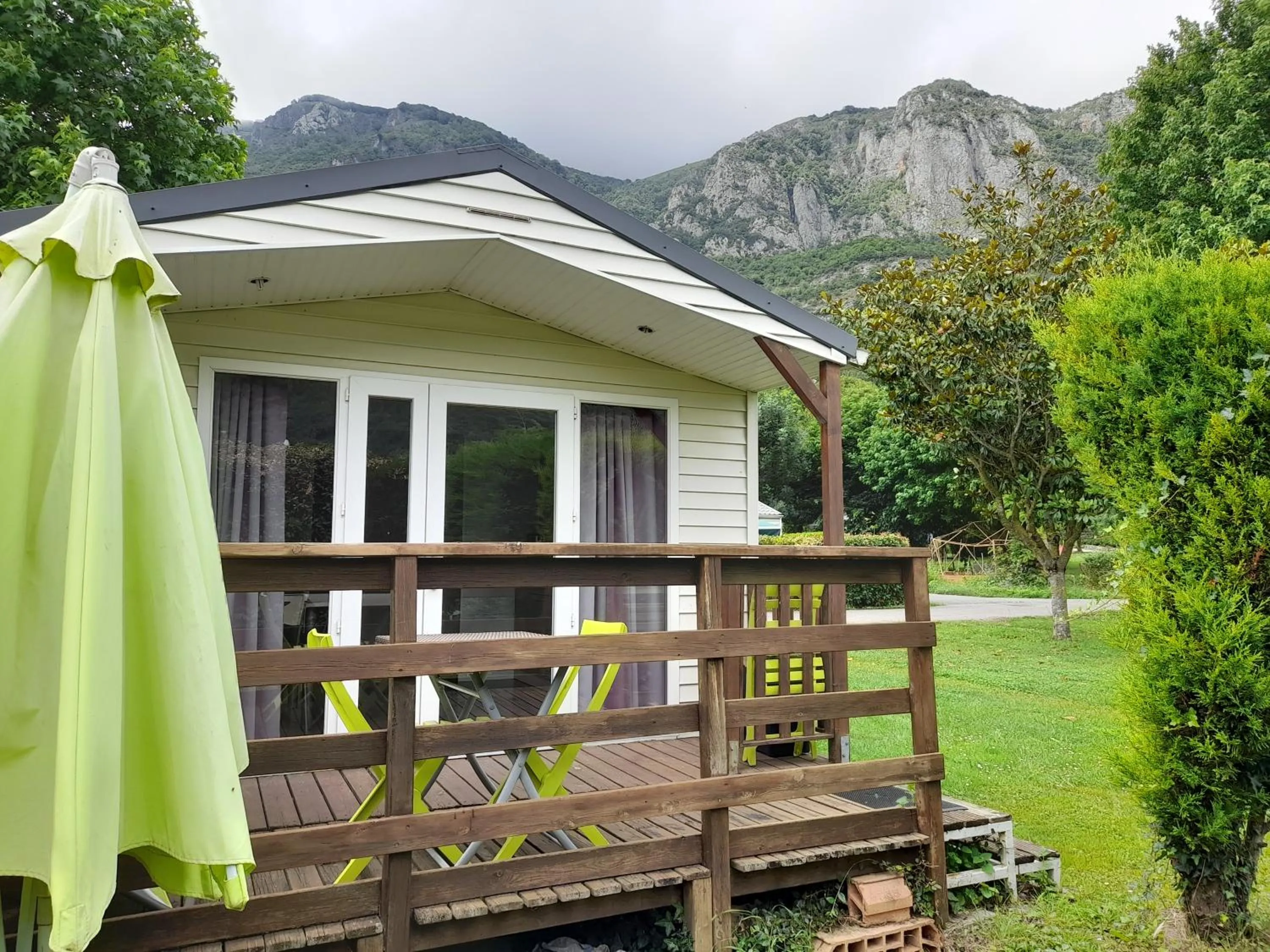 Mountain view in Camping écovillage Soleil du Pibeste