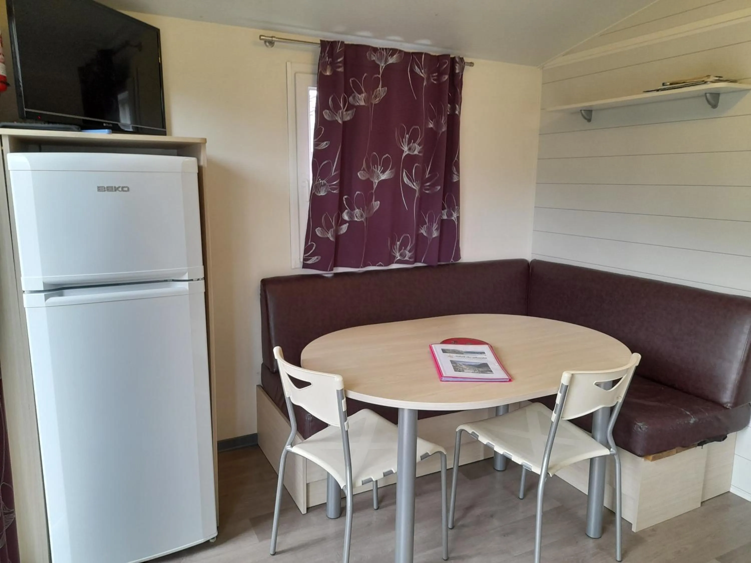 Living room in Camping écovillage Soleil du Pibeste