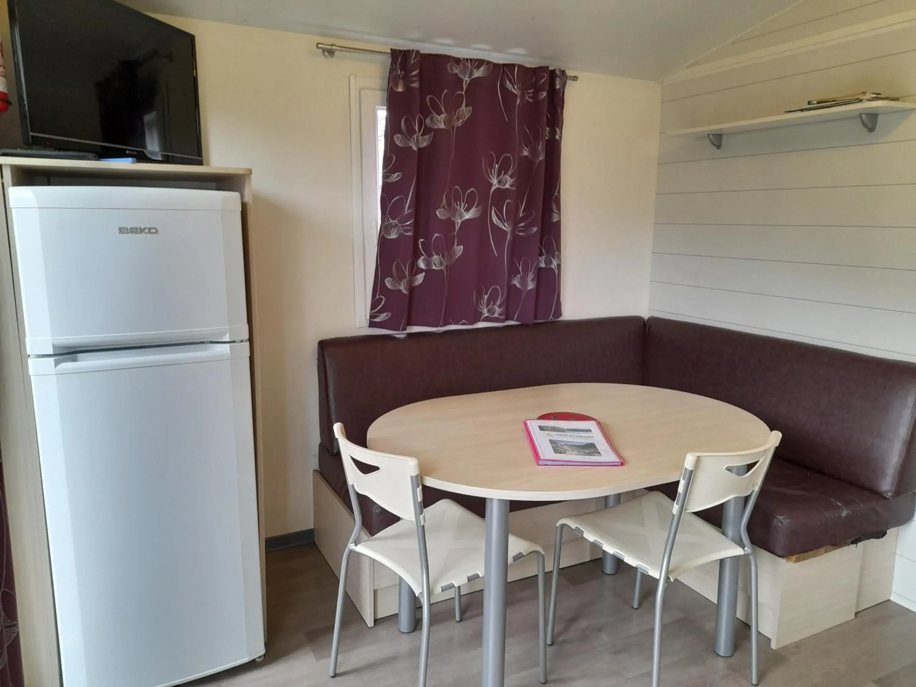 Two-Bedroom Bungalow in Camping écovillage Soleil du Pibeste Two-Bedroom Bungalow in Camping écovillage Soleil du Pibeste