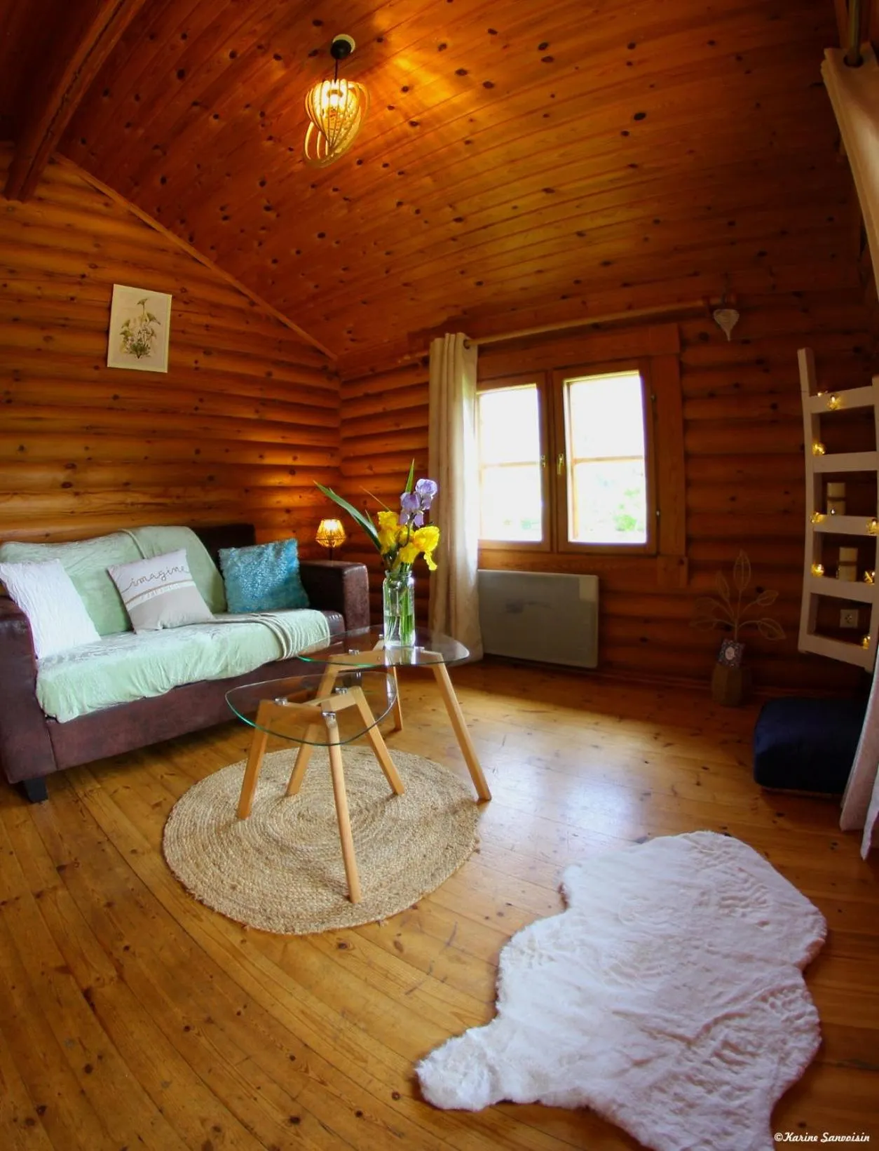 Living room in Camping écovillage Soleil du Pibeste