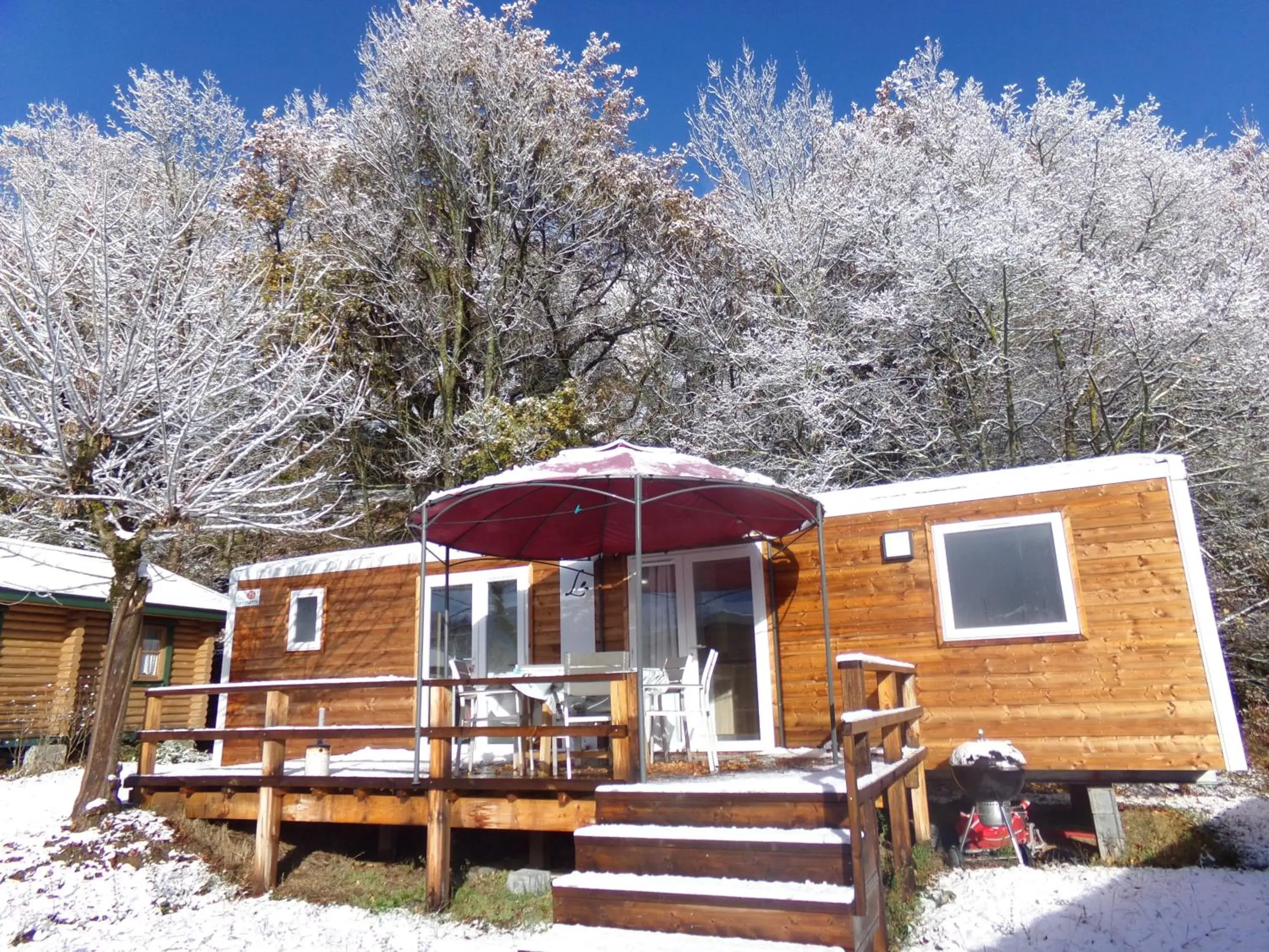 Three-Bedroom Bungalow in Camping écovillage Soleil du Pibeste Three-Bedroom Bungalow in Camping écovillage Soleil du Pibeste