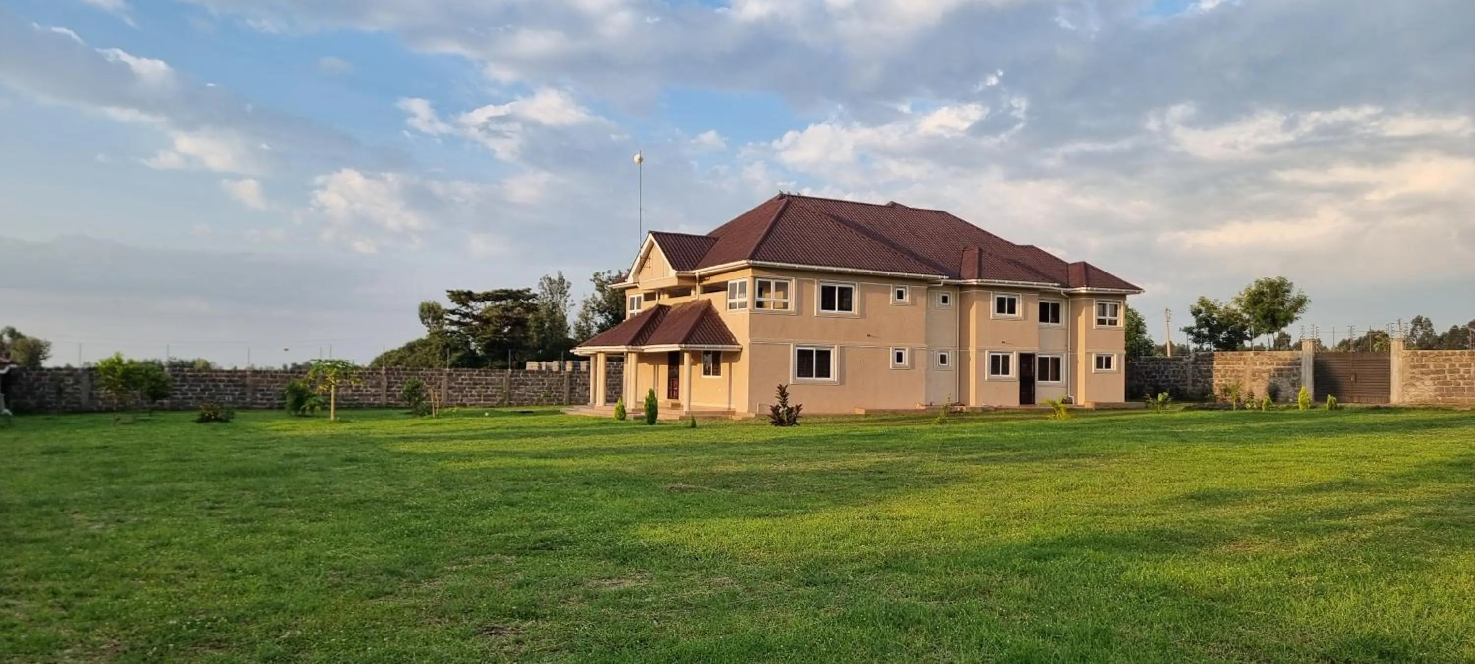 Property building in Casa Nadreya Home