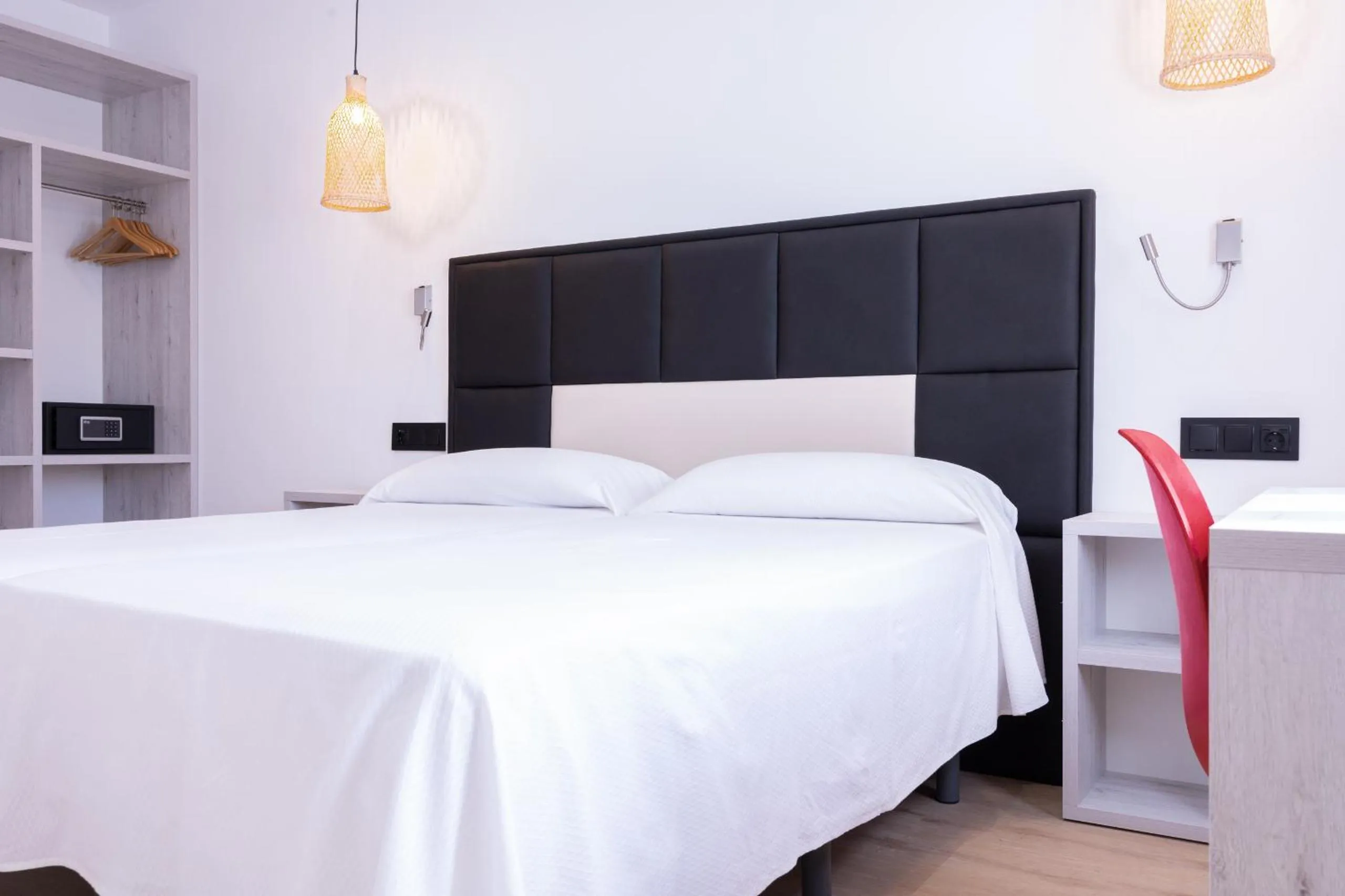 Bedroom, Bed in Hotel Costa Brava