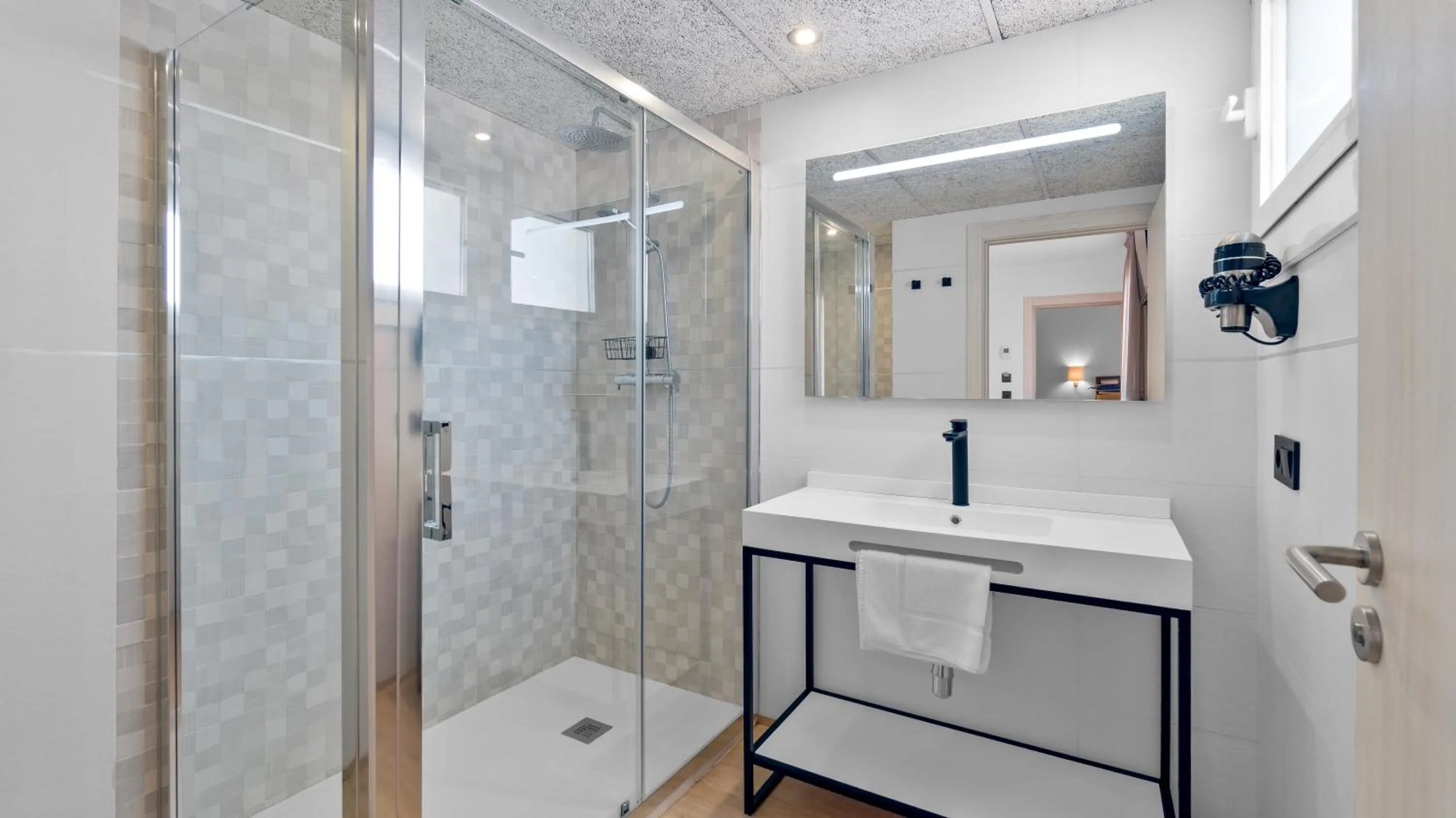 Shower in Hotel Costa Brava