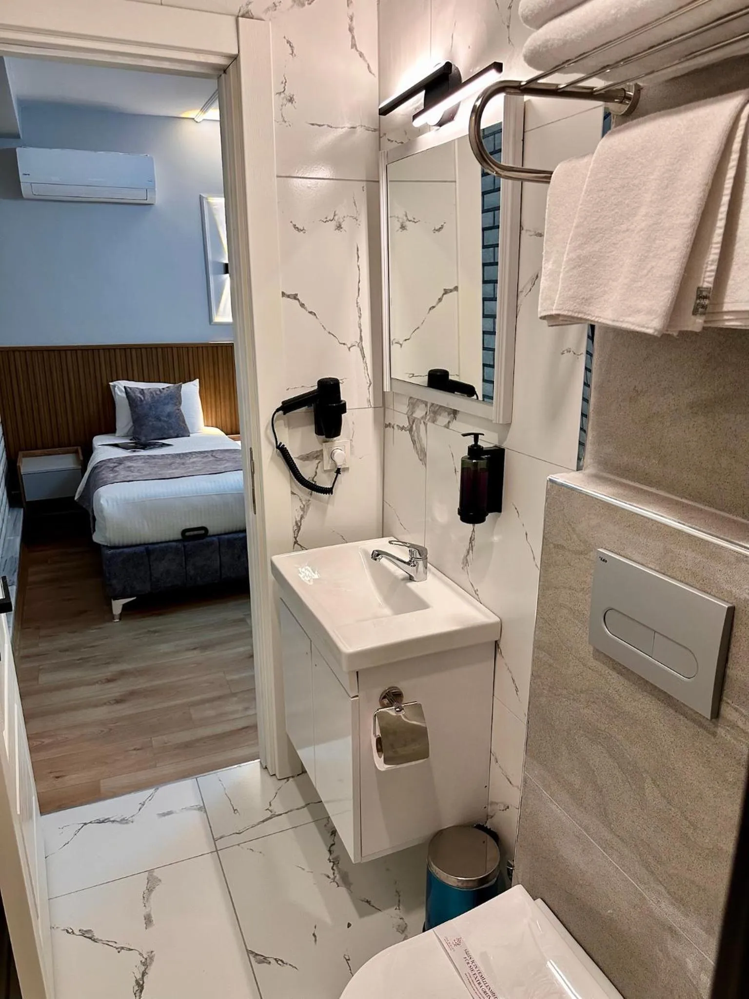 Bathroom, Bed in Skymoon Istanbul Airport Hotel