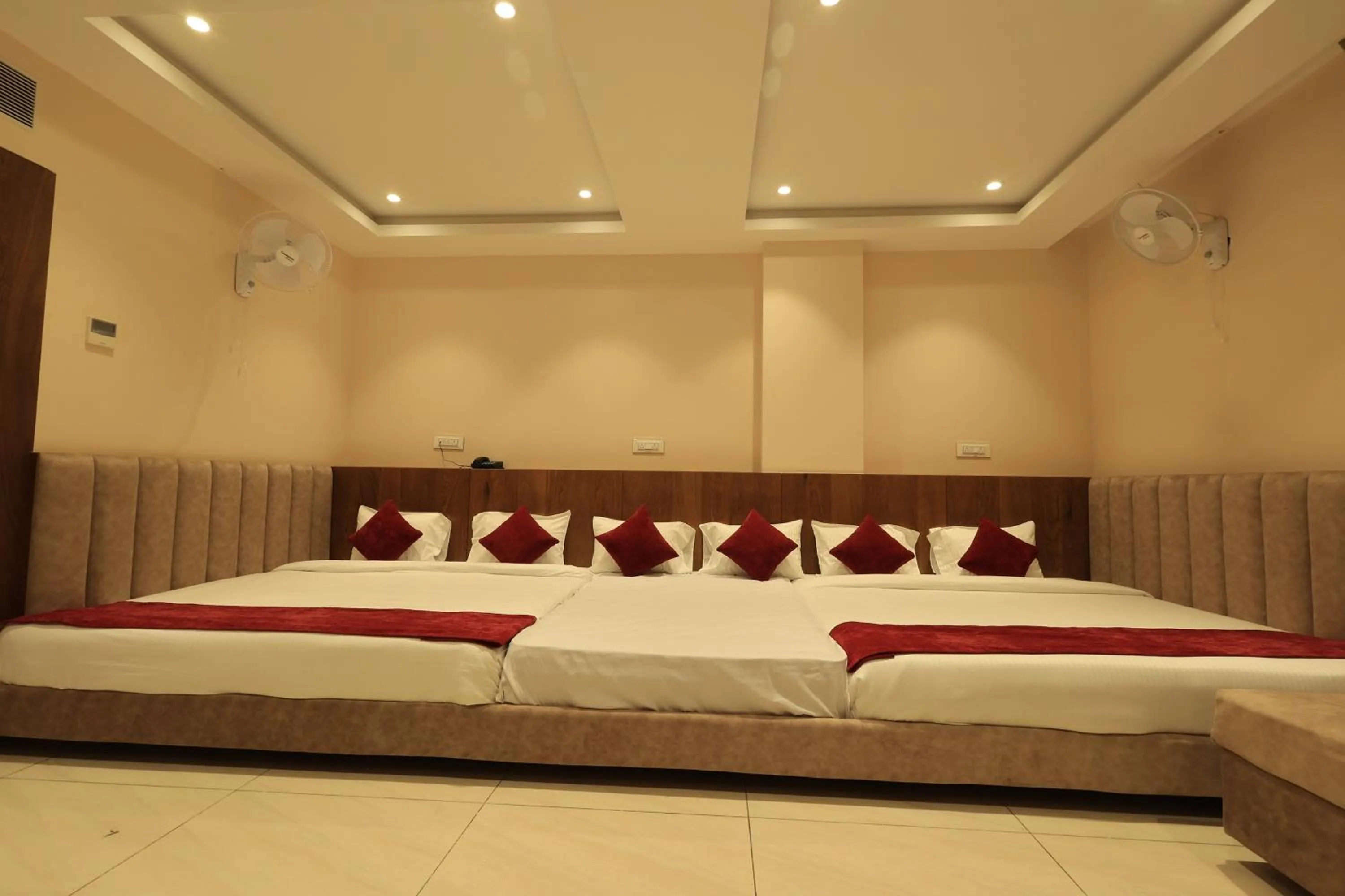 Krishna Hotel And Resort