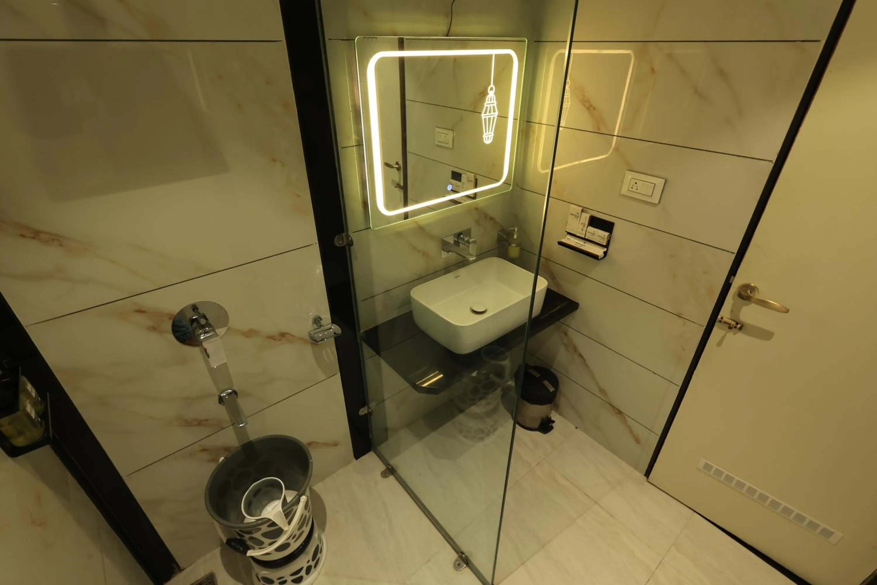 Krishna Hotel And Resort