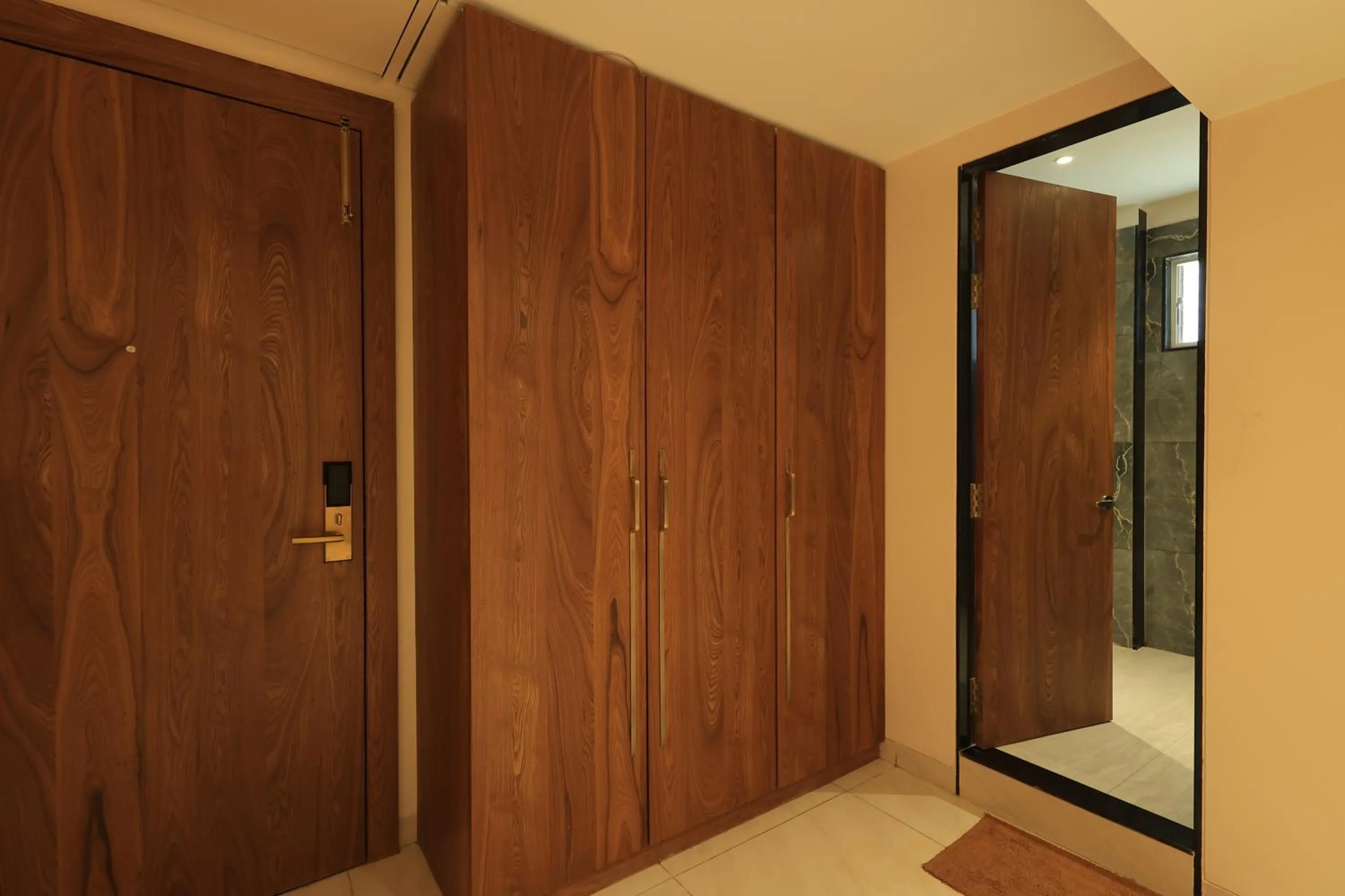 Krishna Hotel And Resort