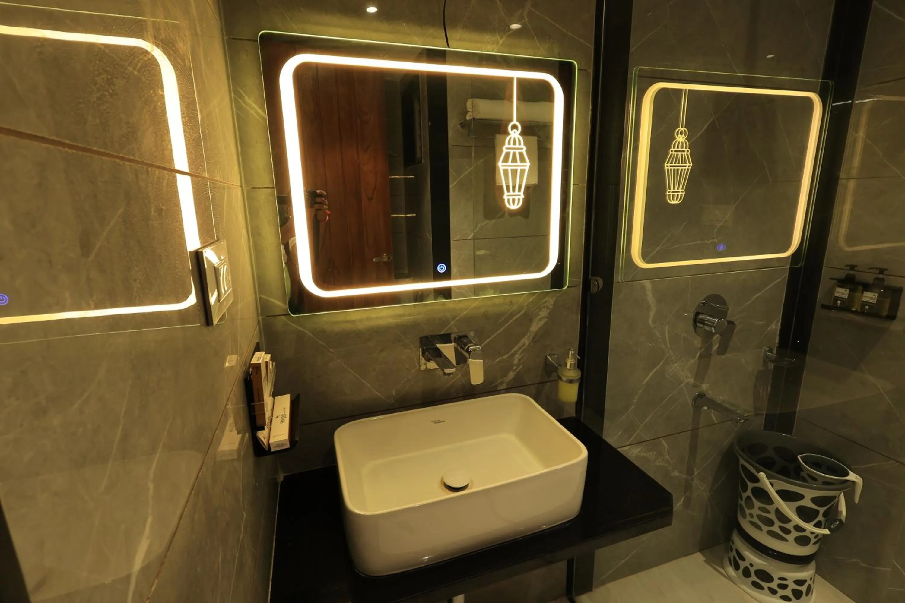 Krishna Hotel And Resort