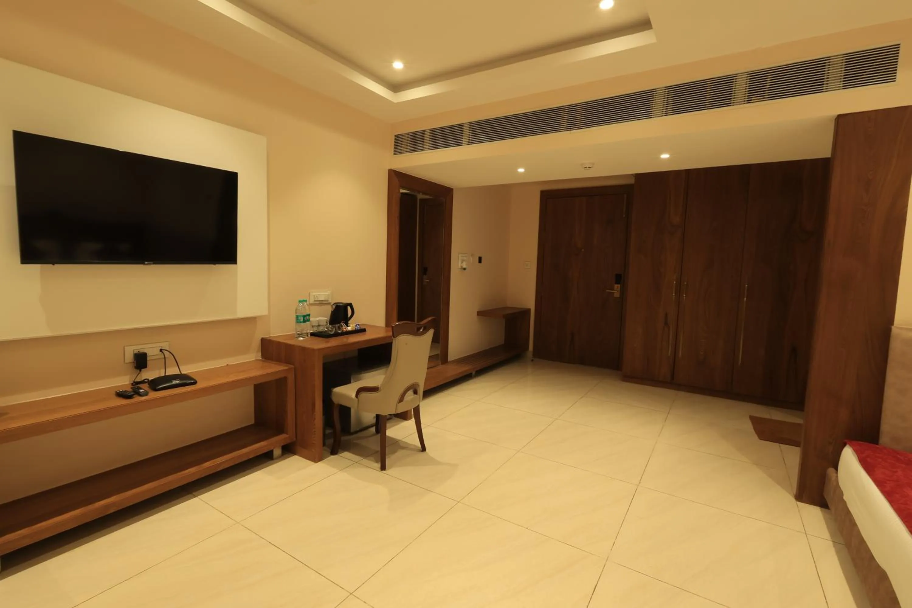 Krishna Hotel And Resort