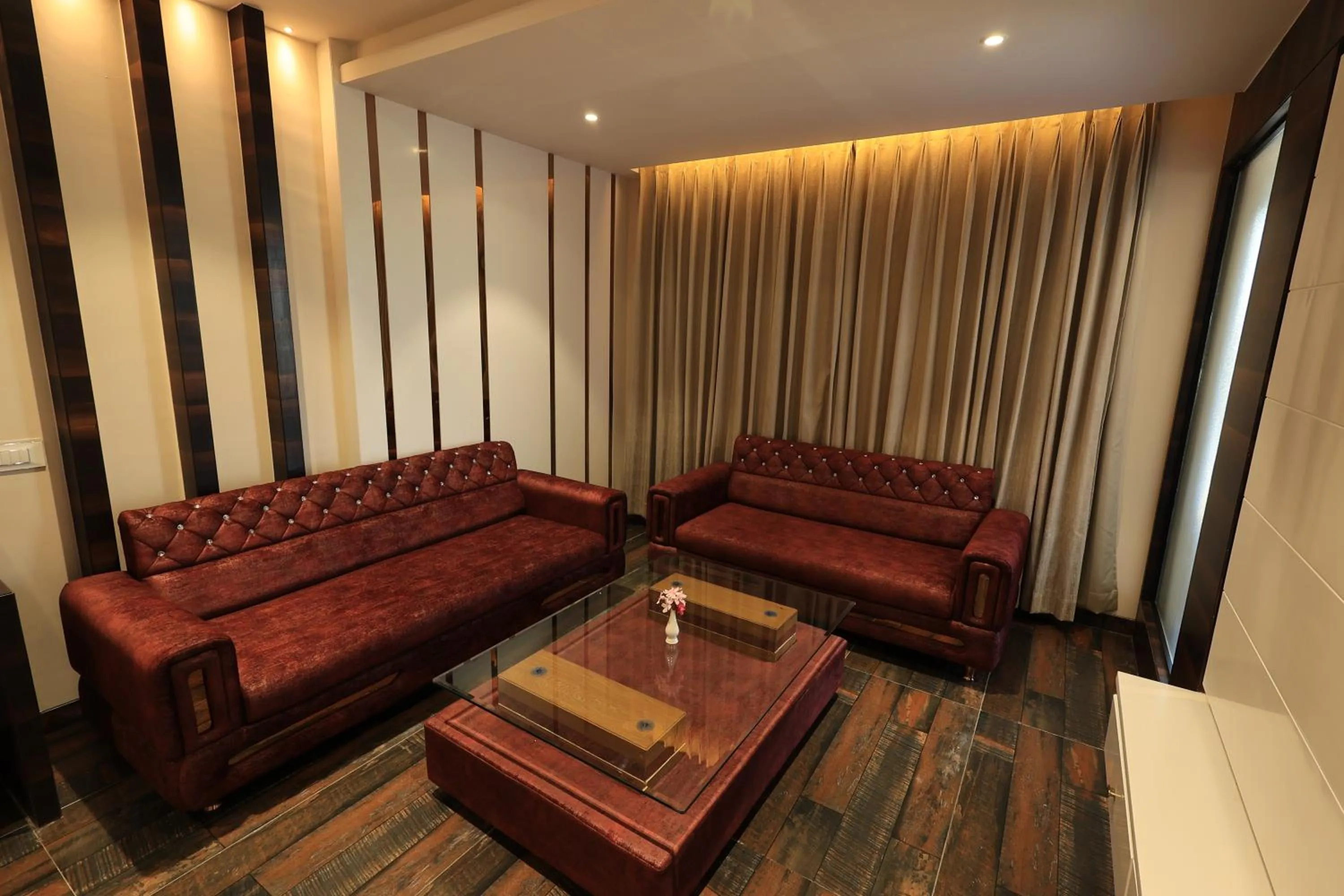 Krishna Hotel And Resort