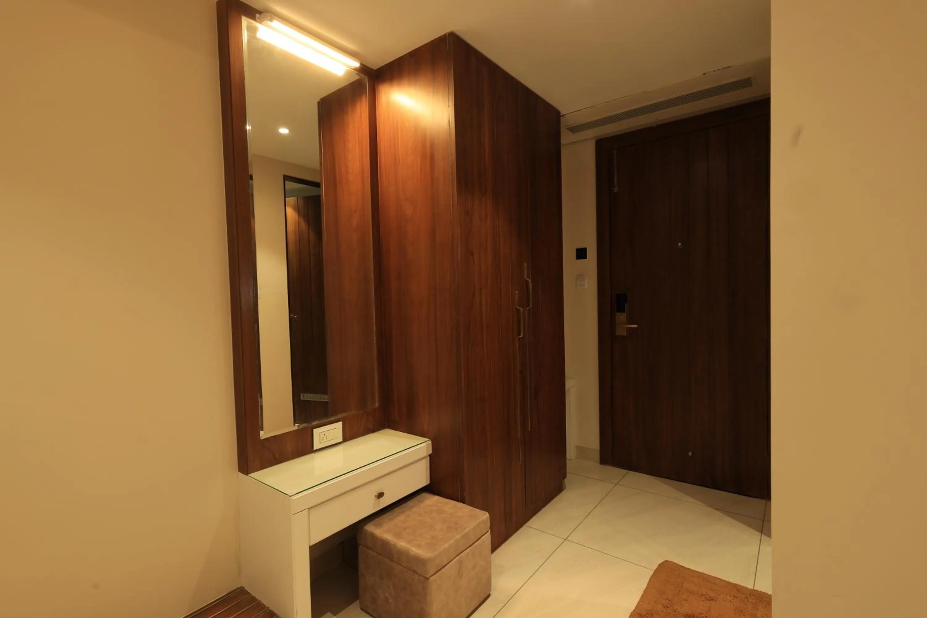 Krishna Hotel And Resort