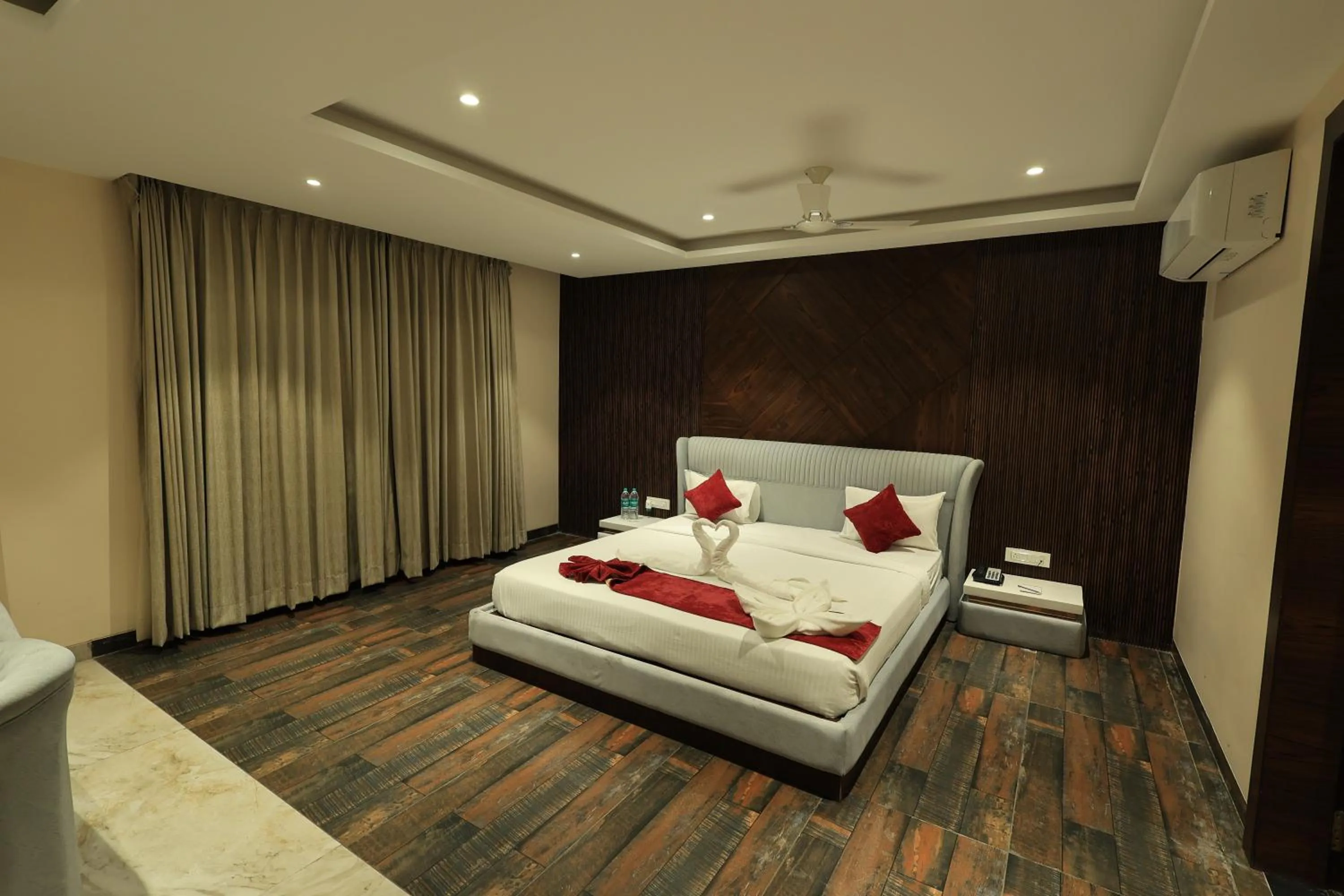 Krishna Hotel And Resort