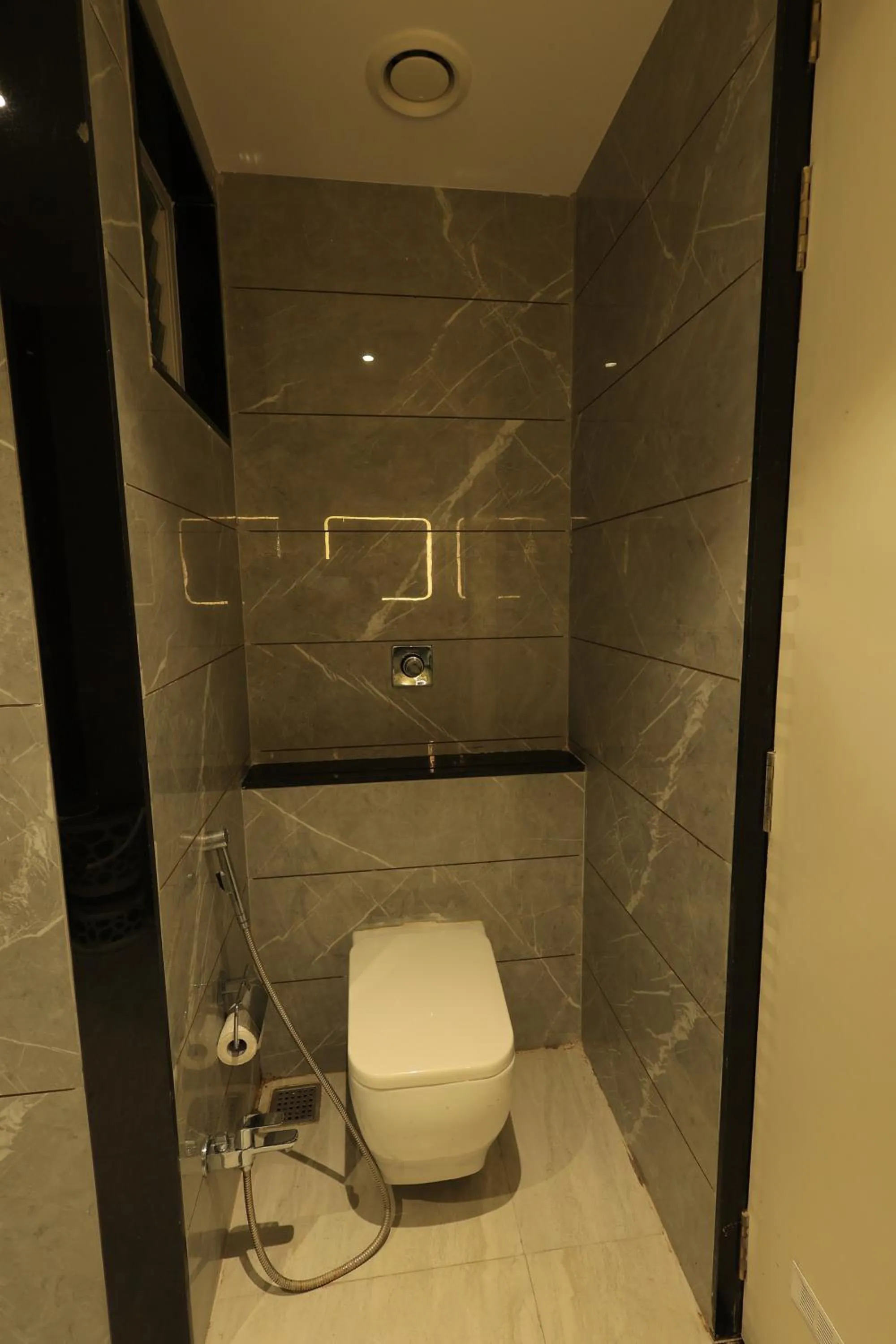 Krishna Hotel And Resort