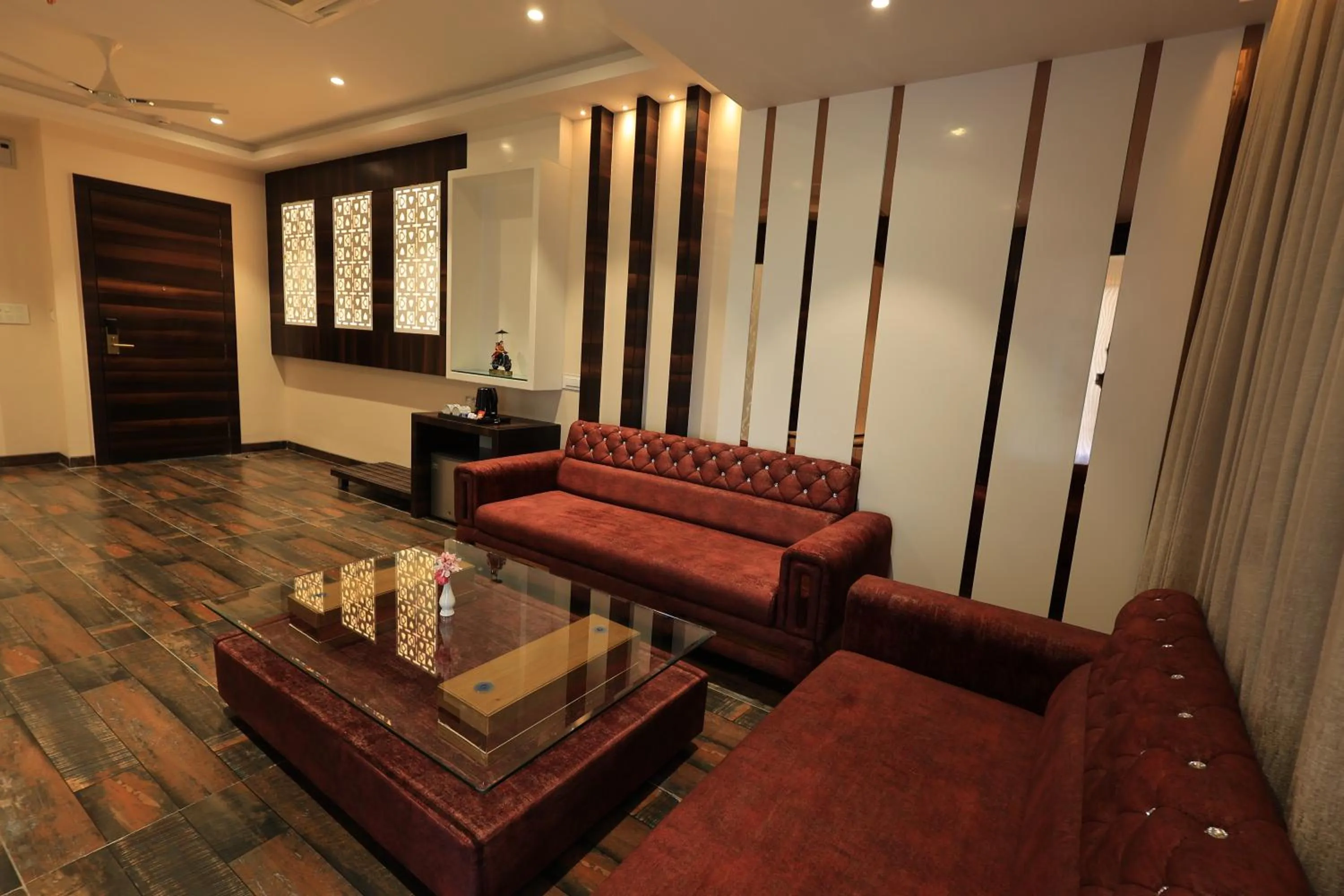 Krishna Hotel And Resort