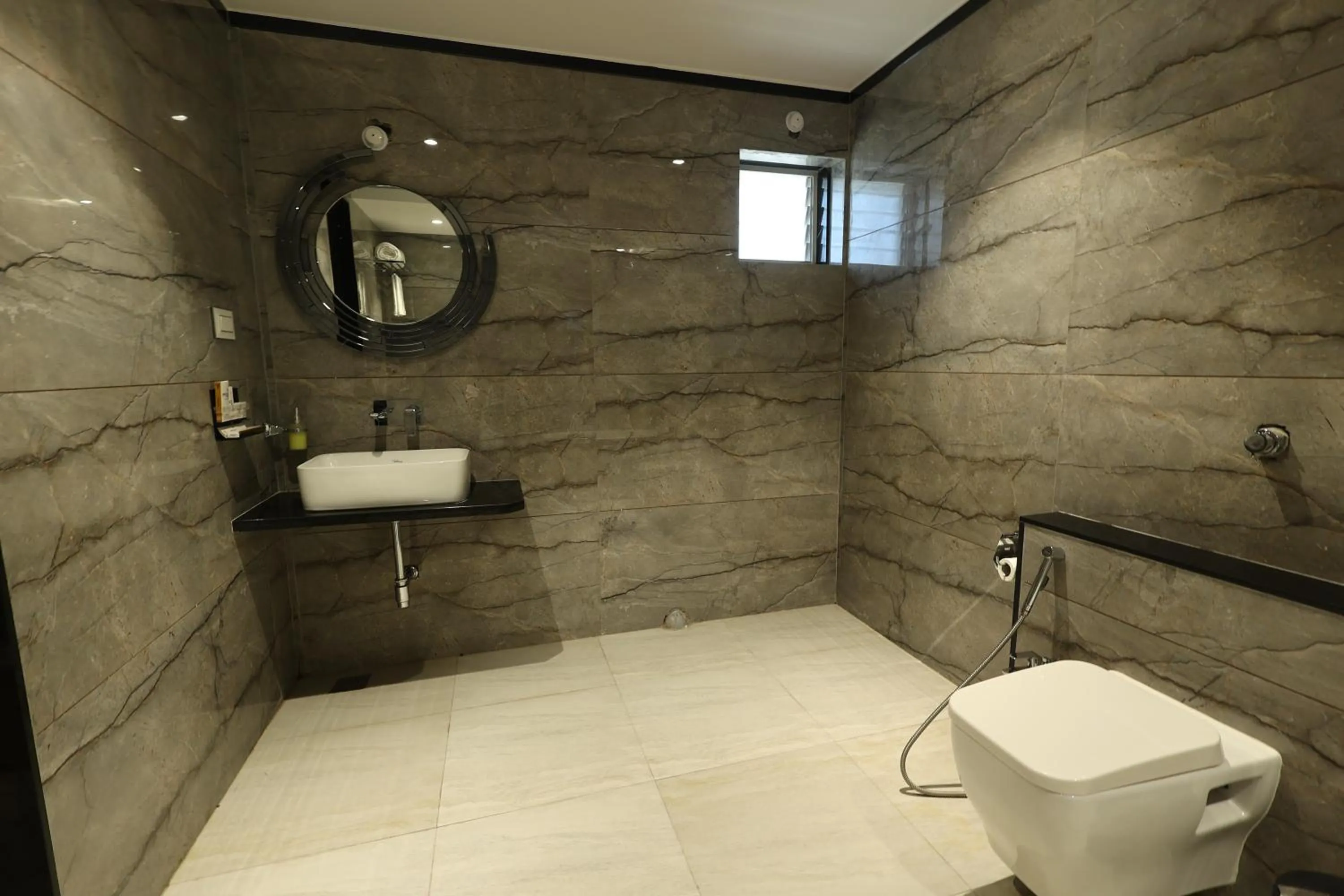 Krishna Hotel And Resort