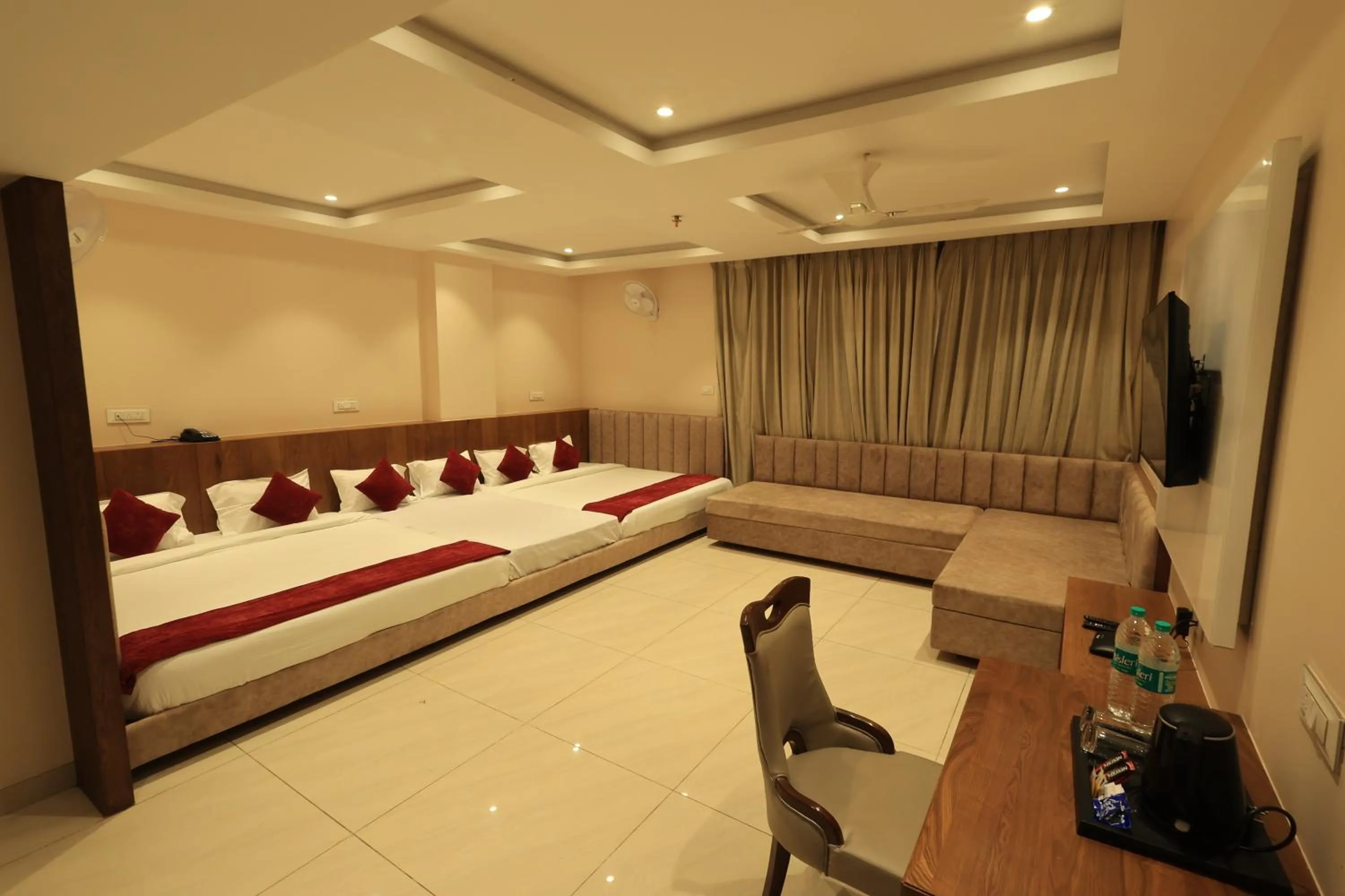 Krishna Hotel And Resort