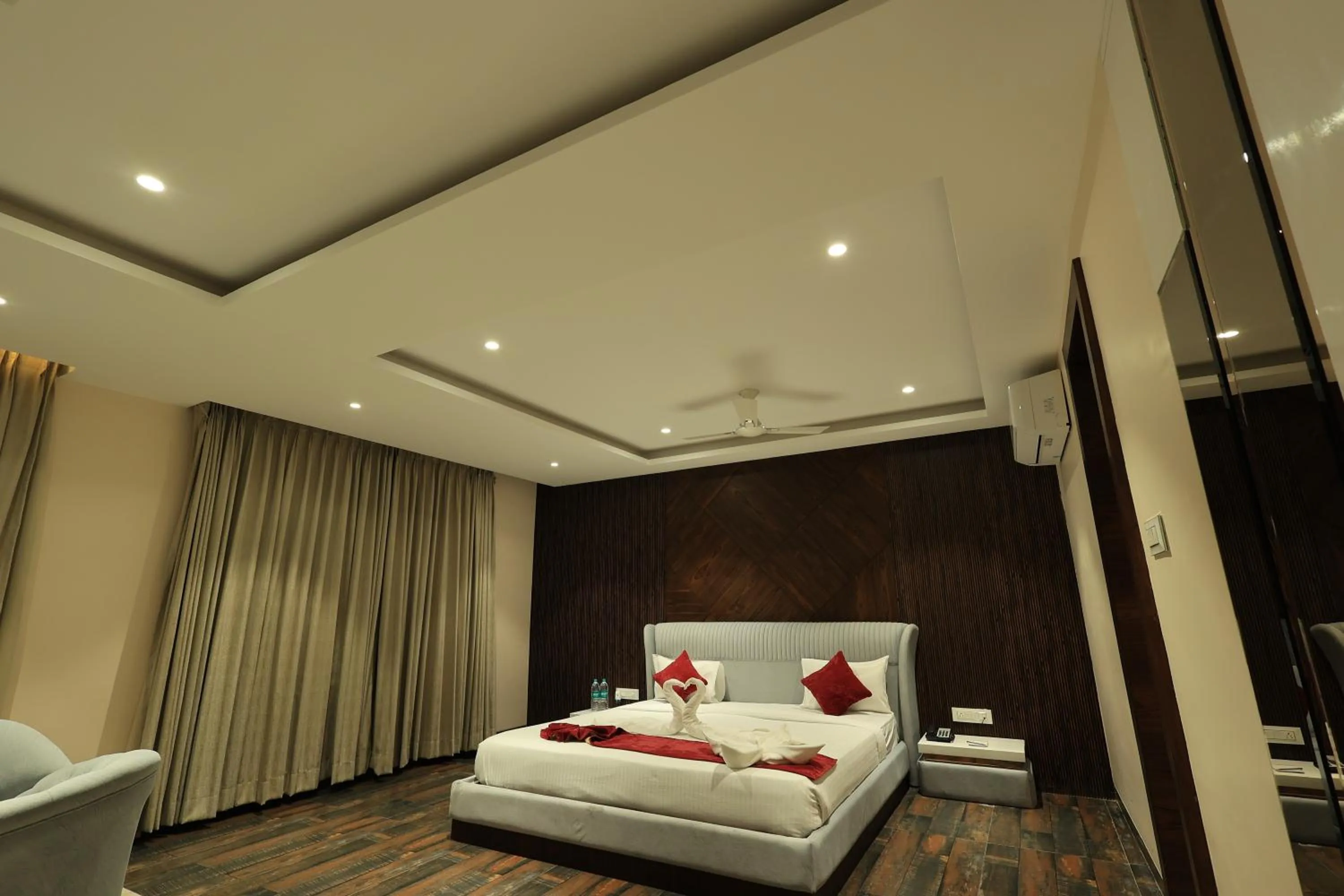 Krishna Hotel And Resort