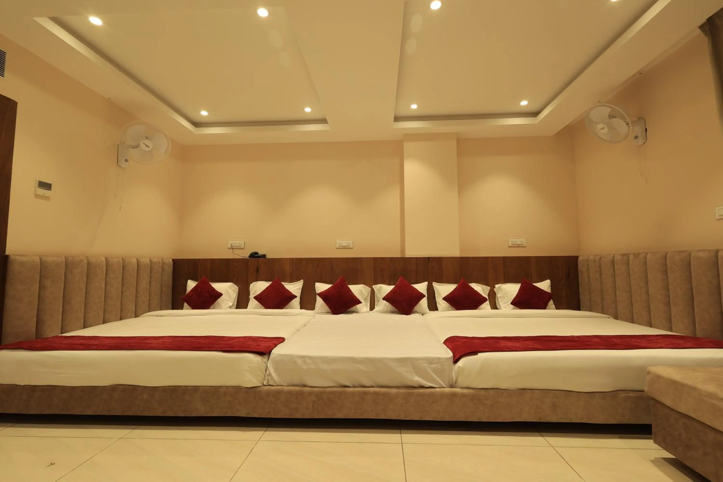 Krishna Hotel And Resort