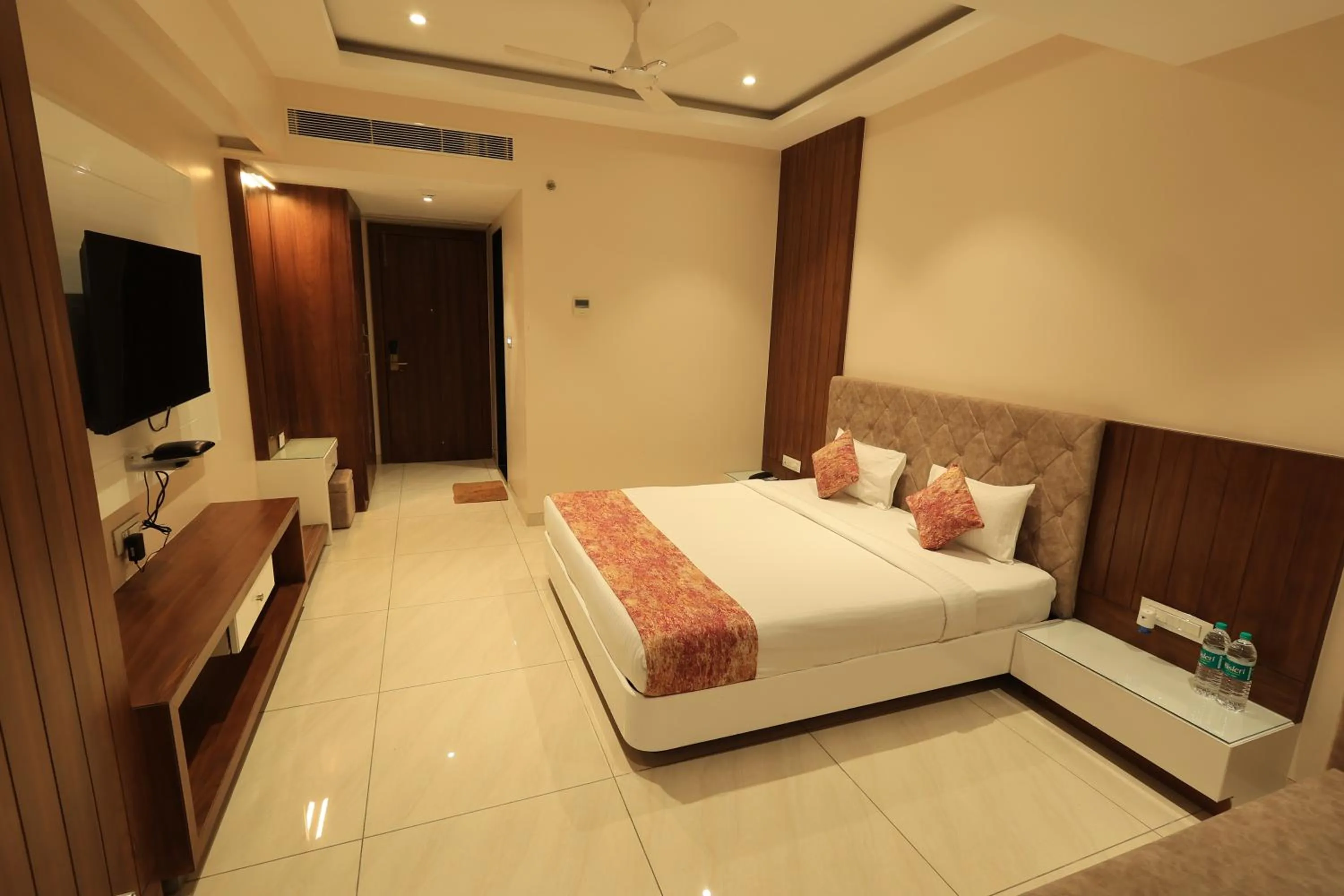 Krishna Hotel And Resort