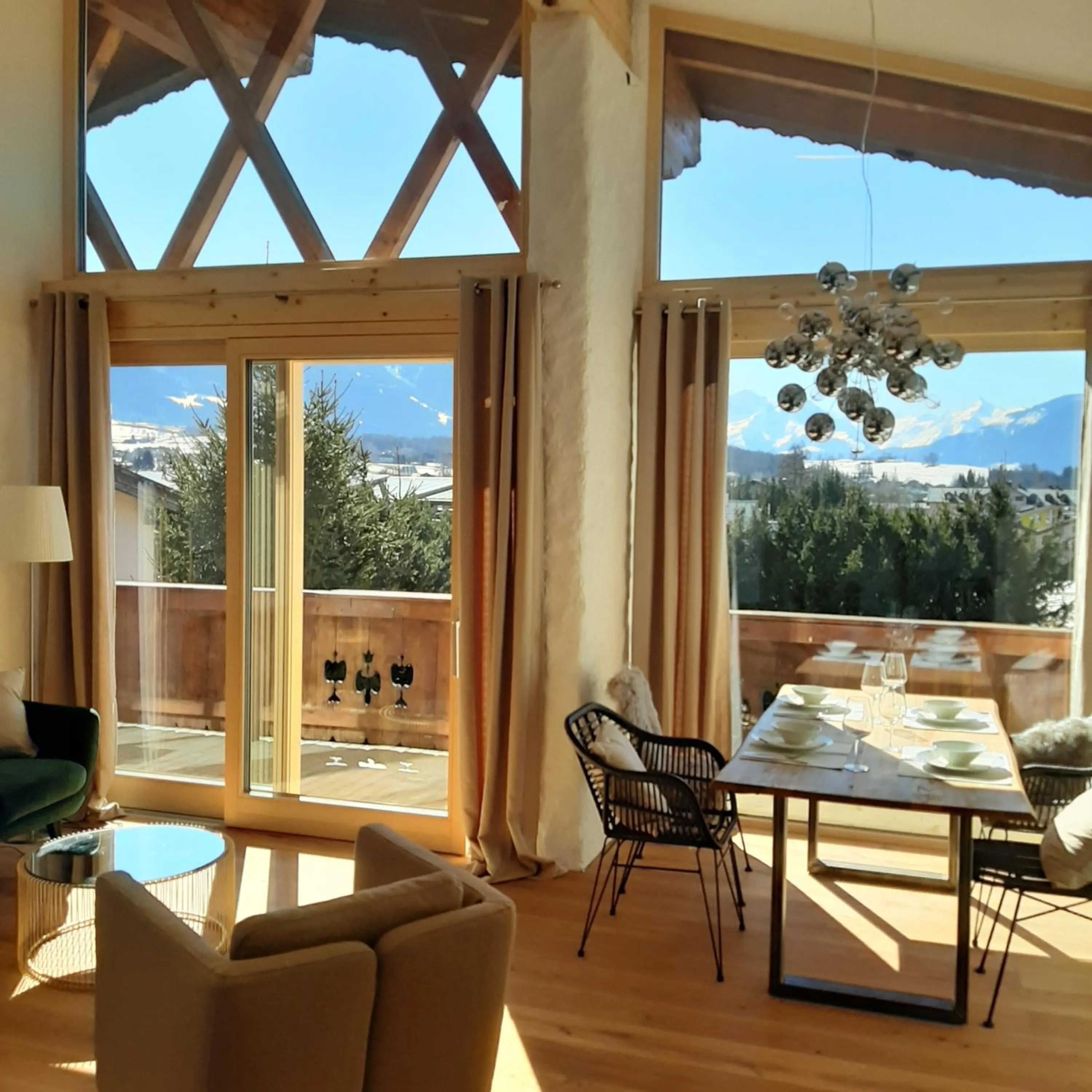 Living room in Loftwohnung mit Bergblick