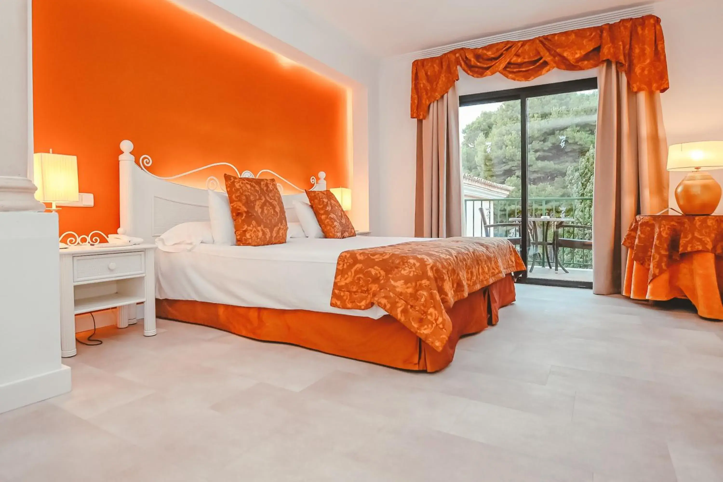 Bed in Lago Garden Apart-Suites & Spa Hotel Bed in Lago Garden Apart-Suites & Spa Hotel