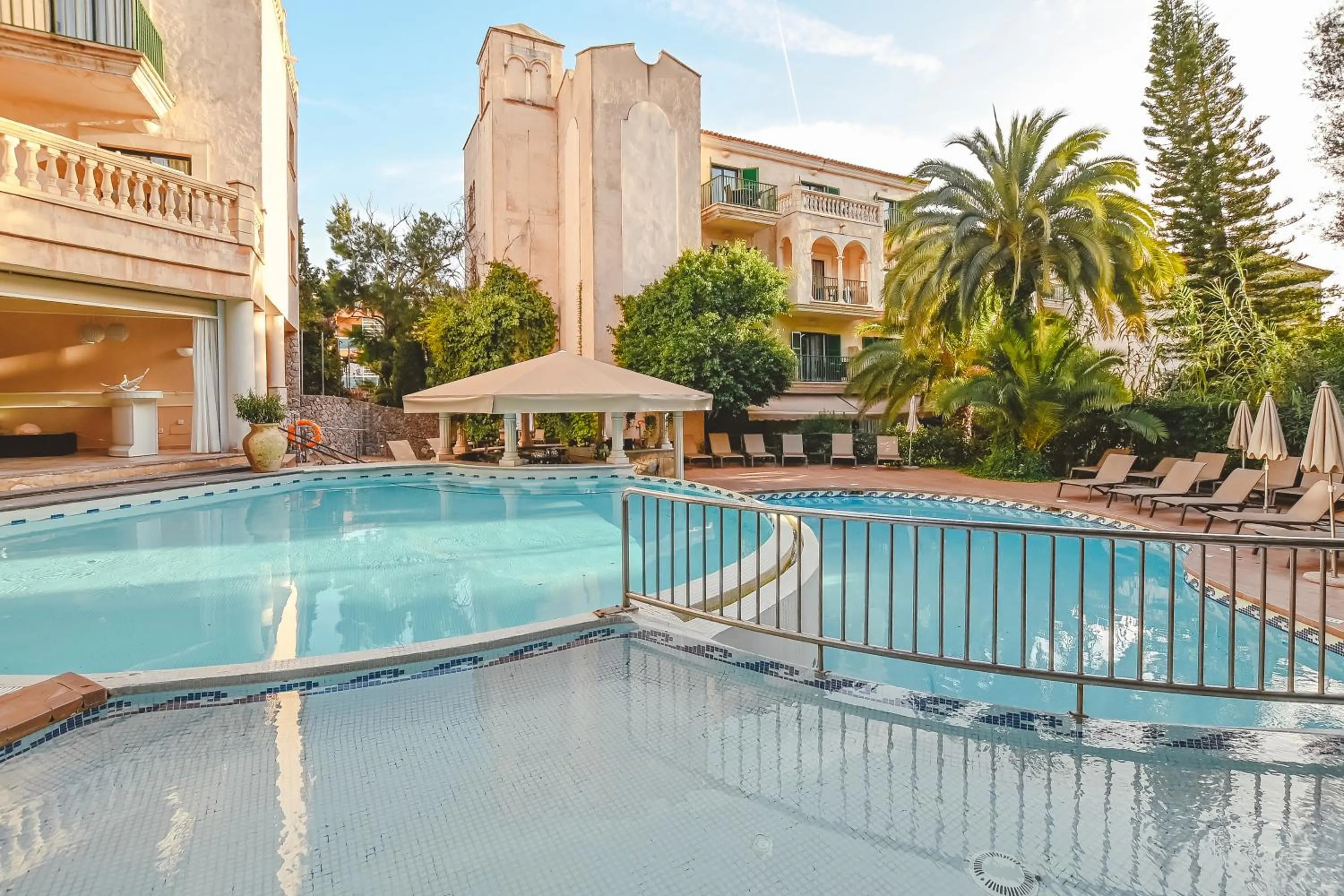 Swimming pool in Lago Garden Apart-Suites & Spa Hotel