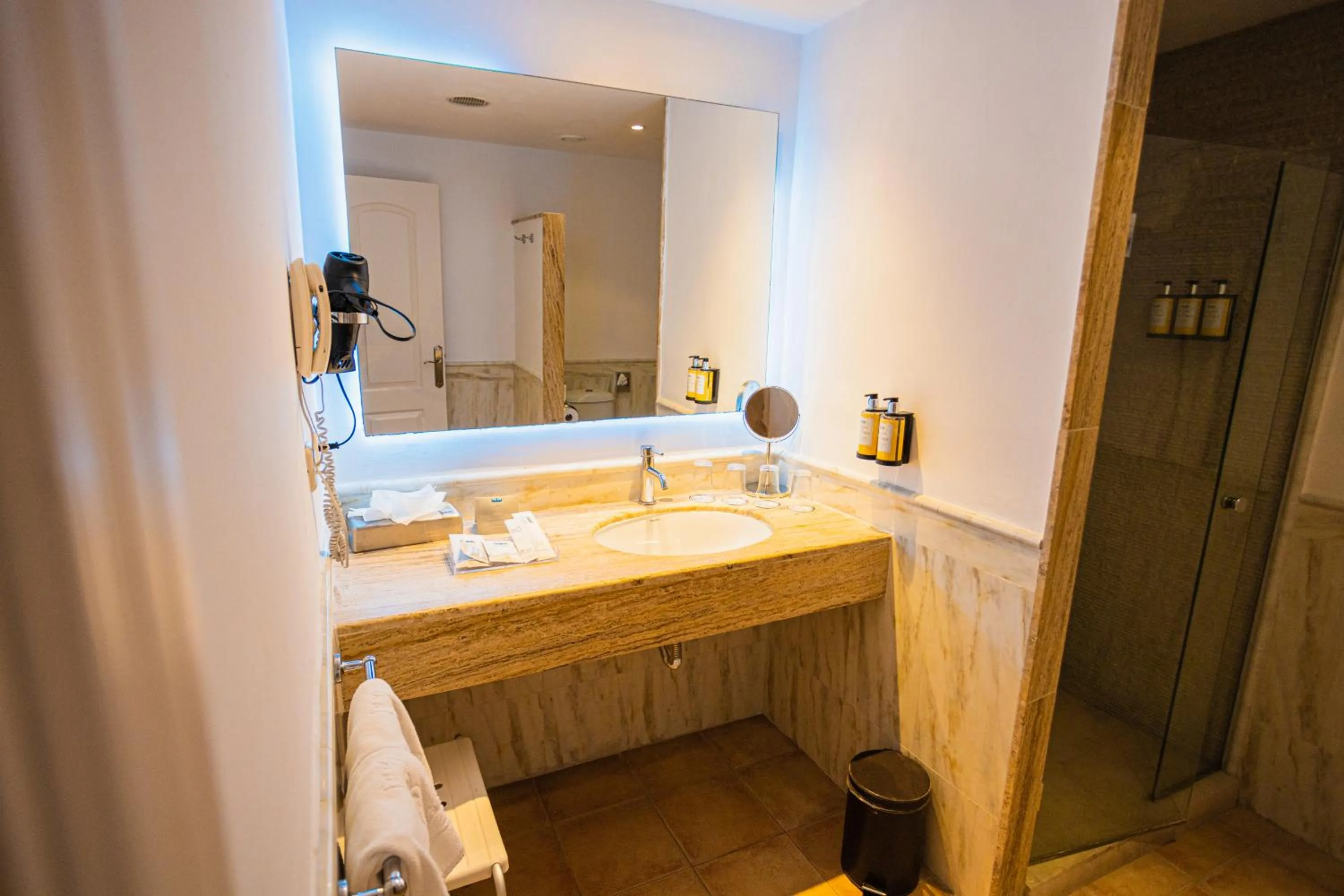 Bathroom in Lago Garden Apart-Suites & Spa Hotel