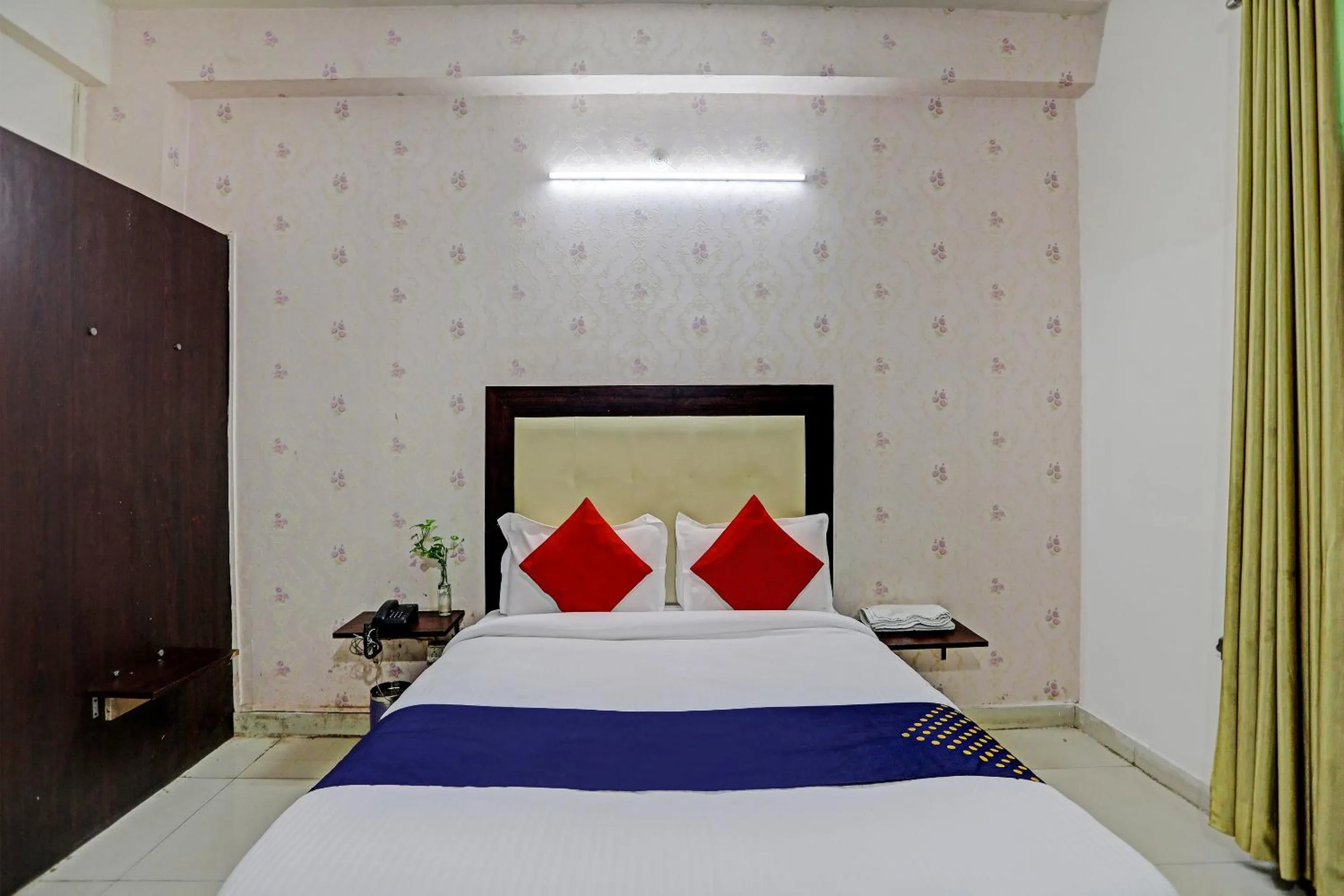 Bed in Shree Hotel