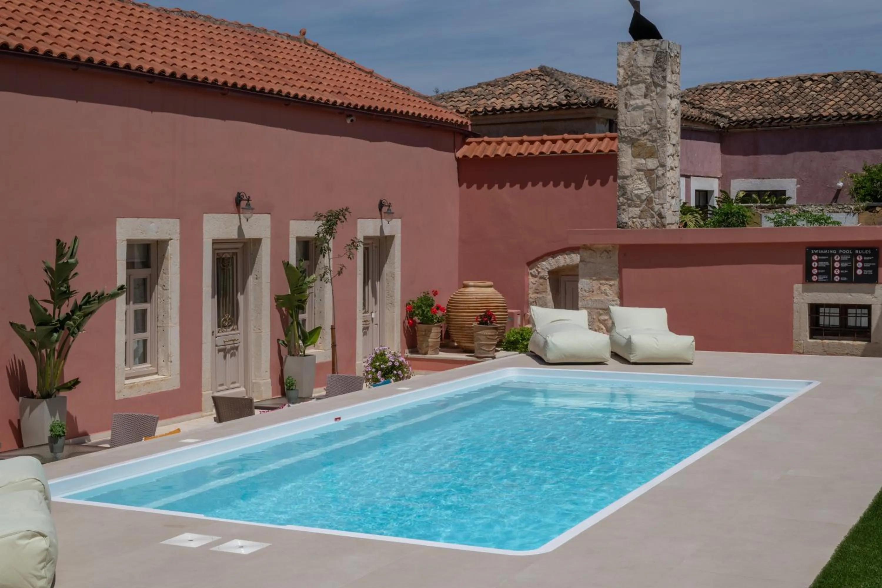 Swimming pool in Arhontiko Arhanes Suites