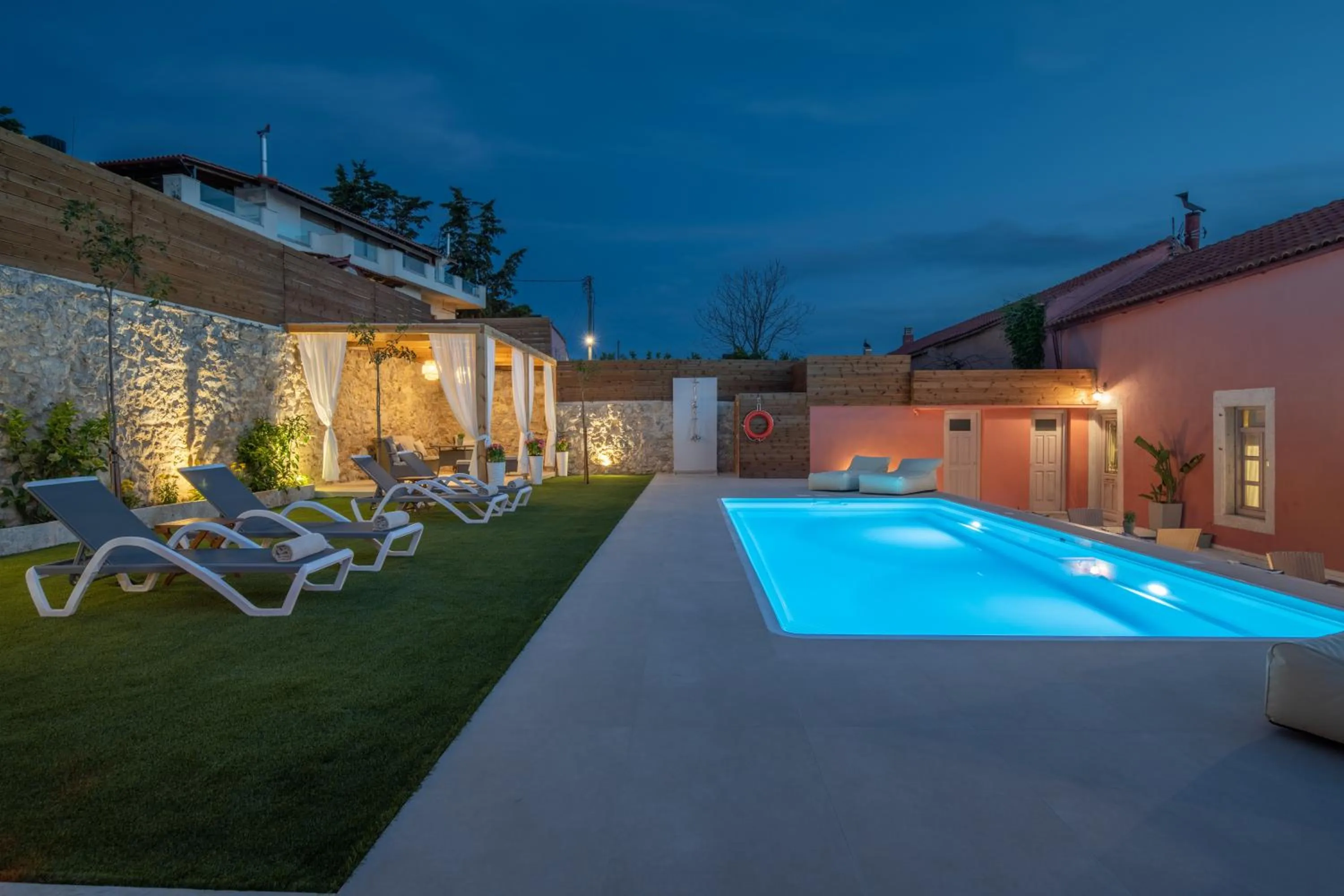 Swimming pool in Arhontiko Arhanes Suites