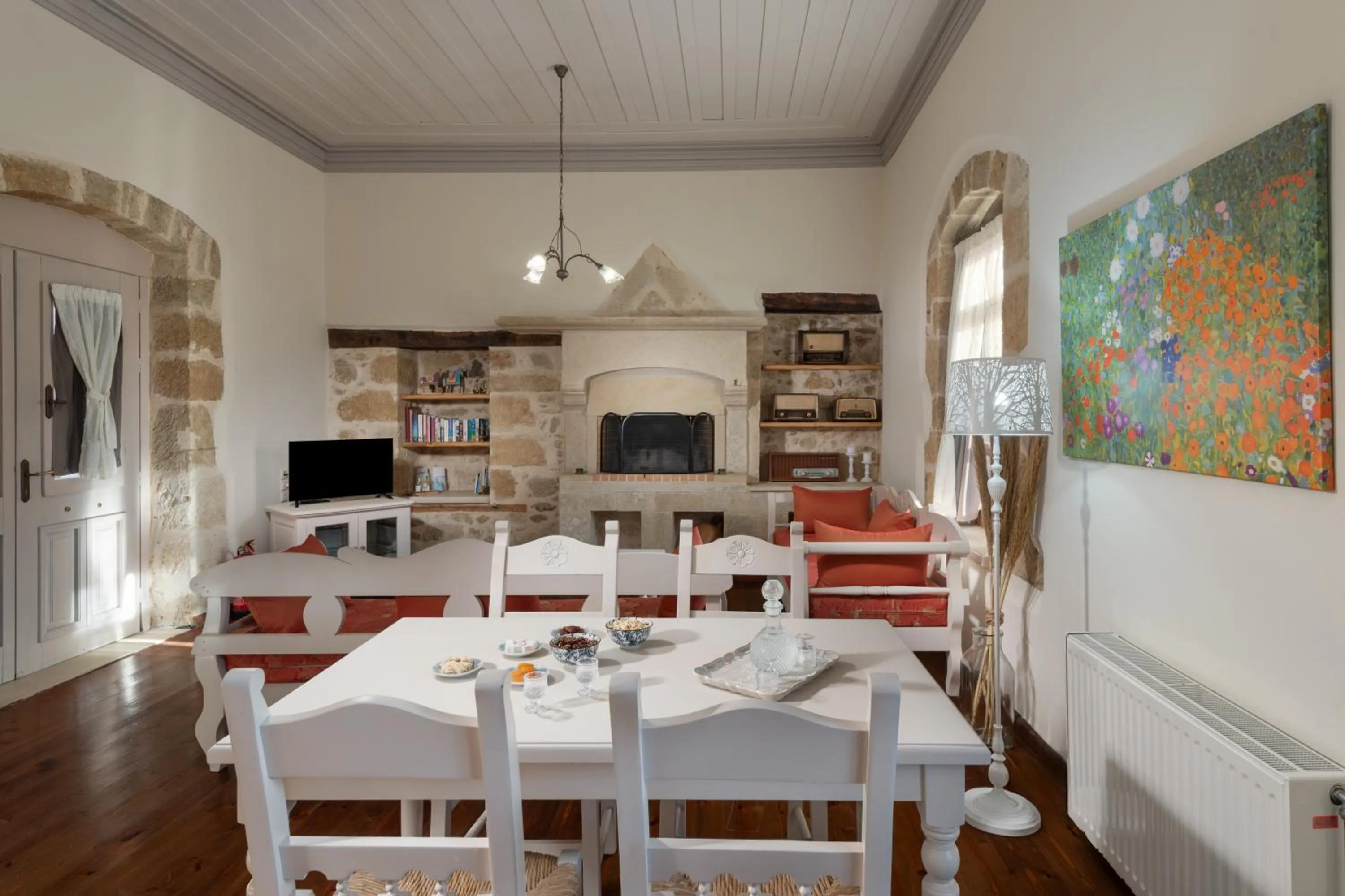 Dining area in Arhontiko Arhanes Suites