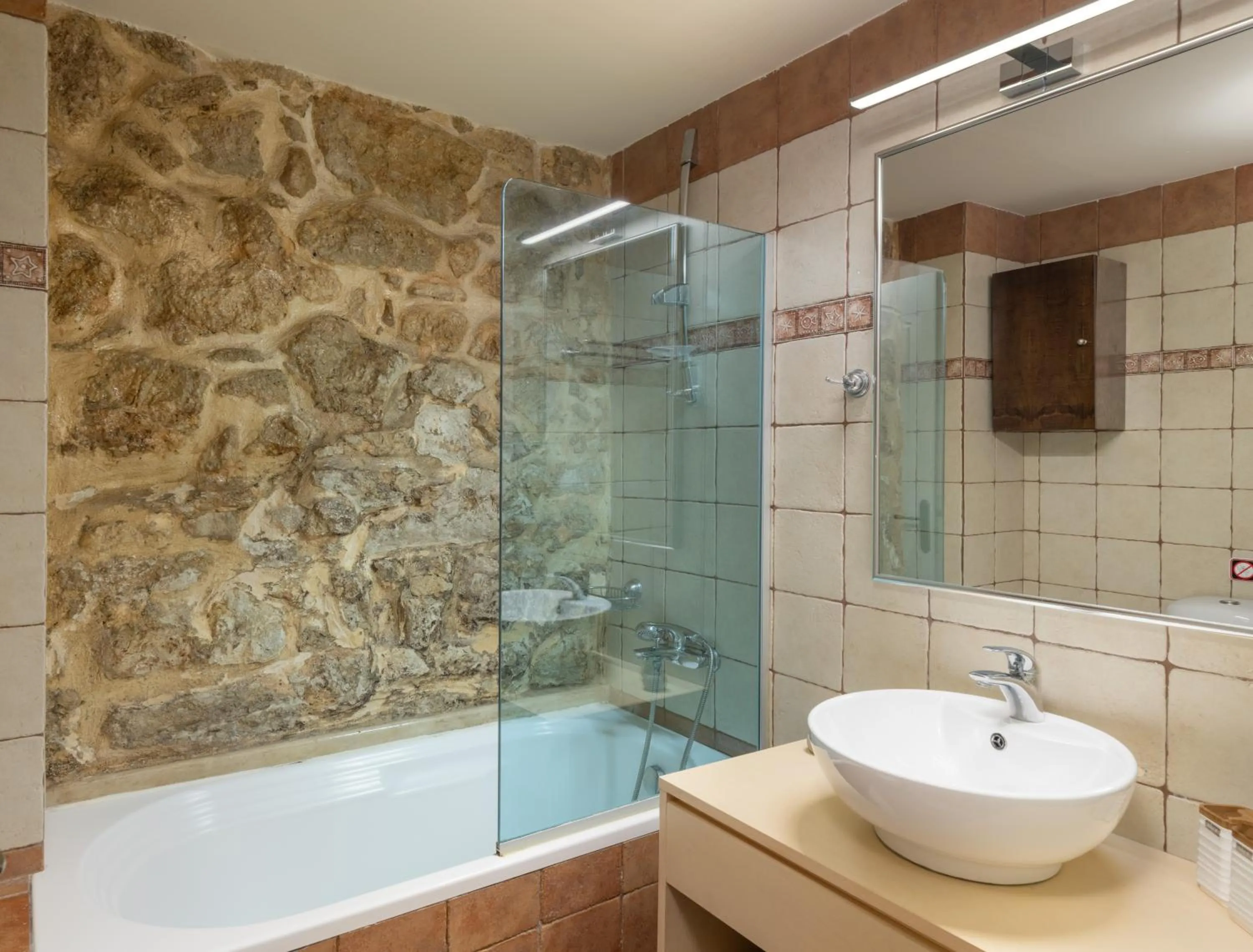 Toilet in Arhontiko Arhanes Suites