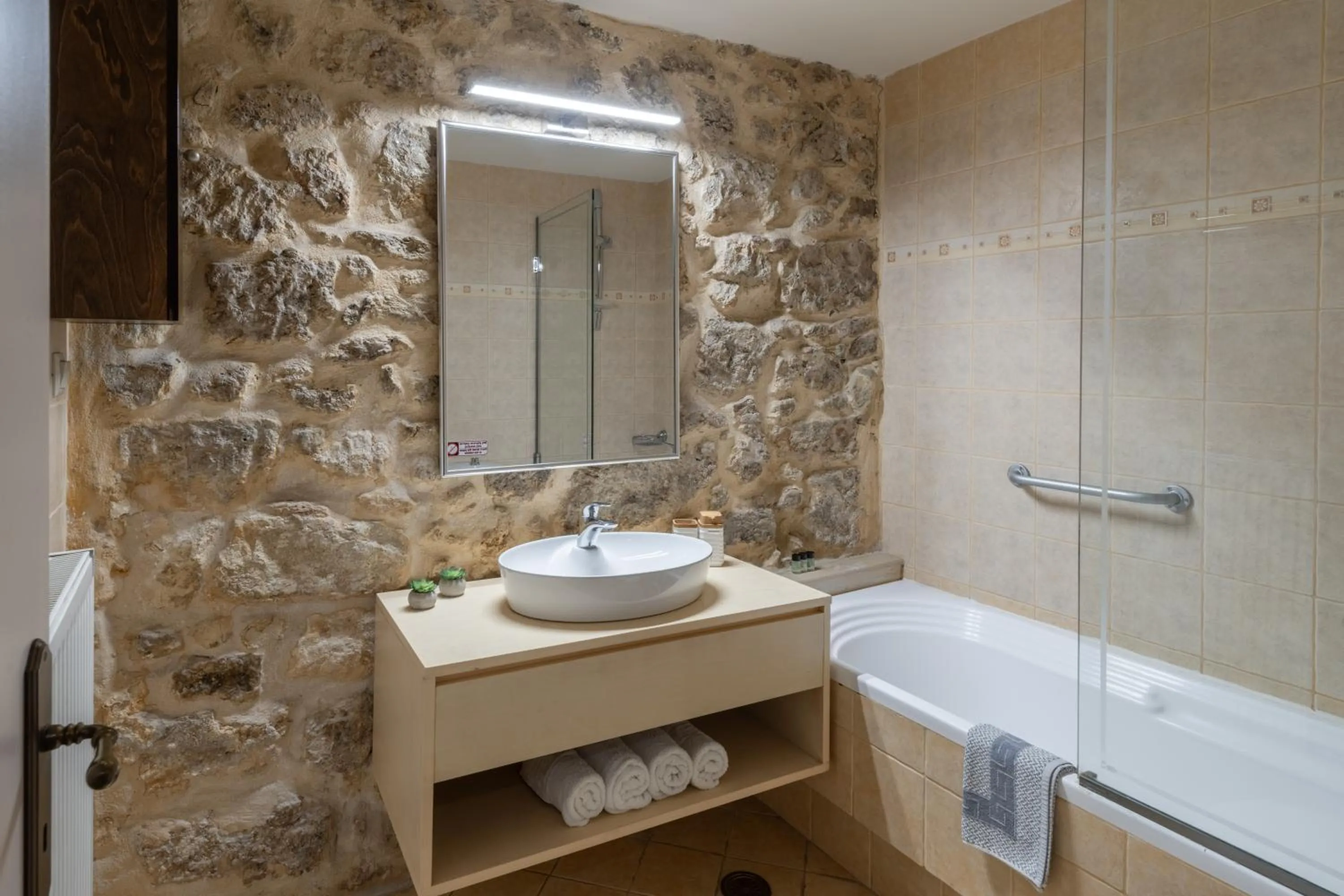 Bathroom in Arhontiko Arhanes Suites