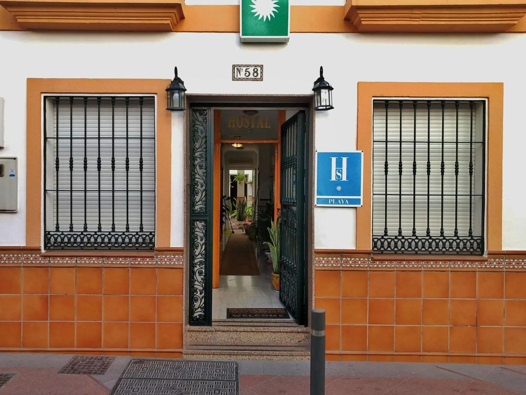 Facade/entrance in Hostal Andalucia
