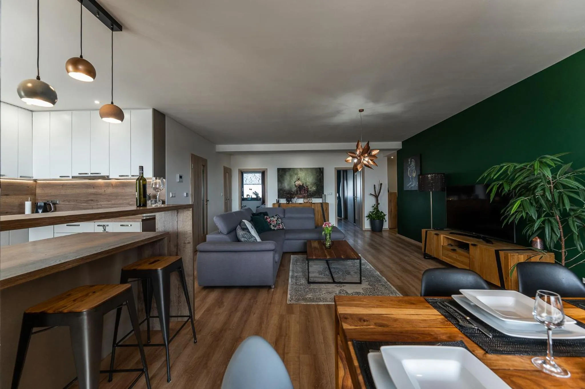 Kitchen or kitchenette in New Spacious Apartment with City View