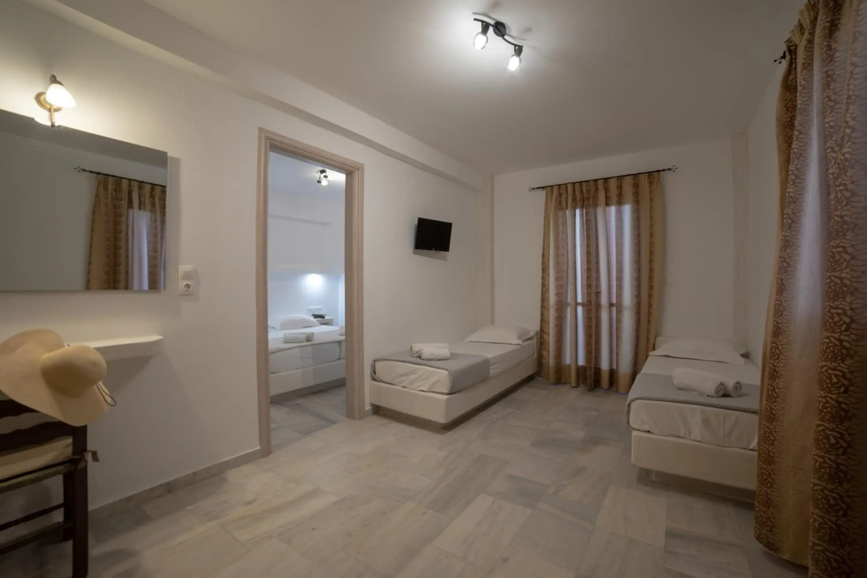 Quadruple Room in Aphrodite Hotel & Apartments Quadruple Room in Aphrodite Hotel & Apartments