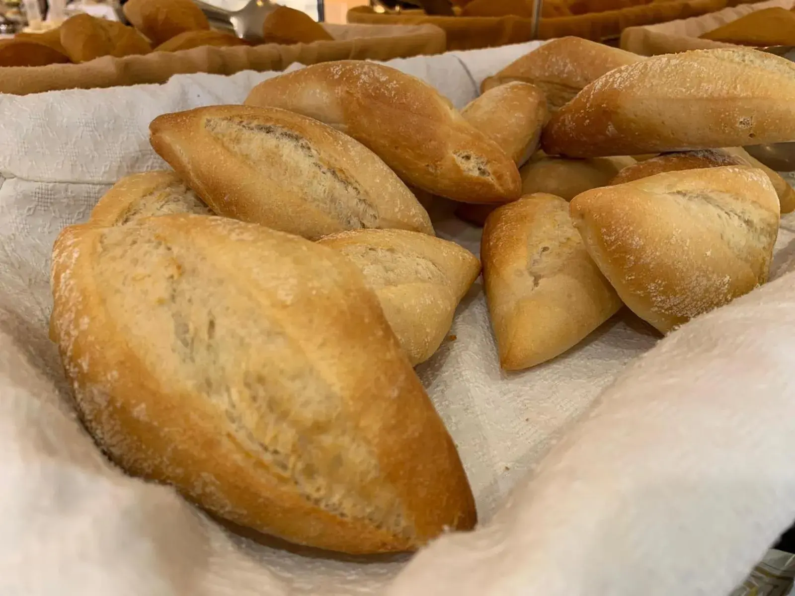 Restaurant/places to eat in Hotel Royal Plaza Restaurant/places to eat in Hotel Royal Plaza