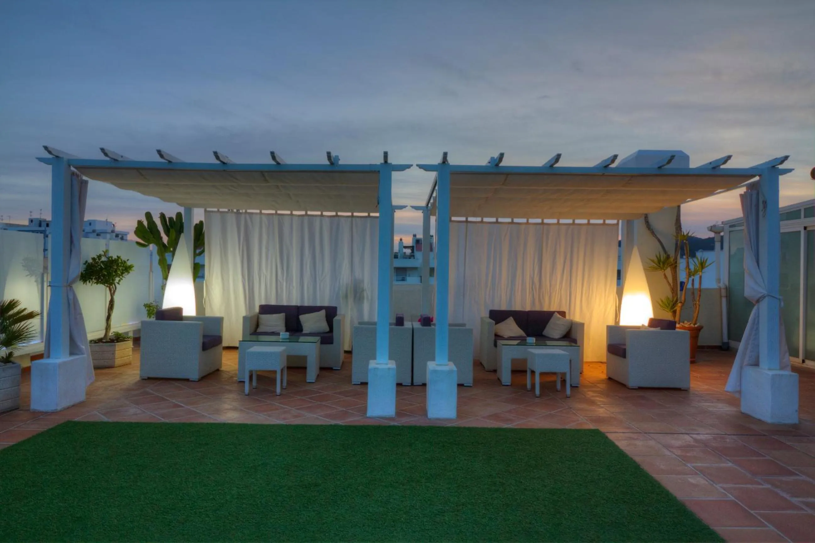 Patio in Hotel Royal Plaza