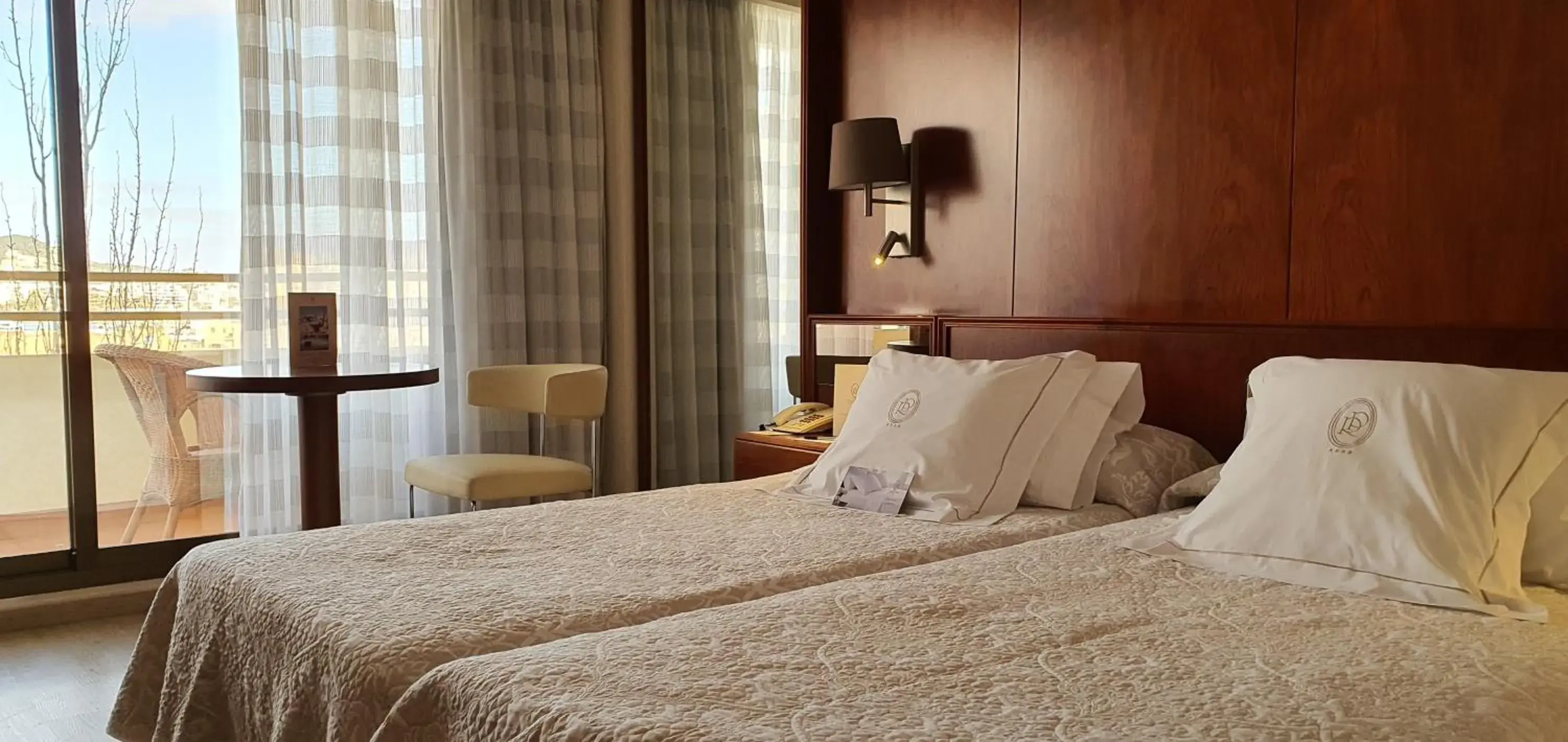 Nearby landmark, Bed in Hotel Royal Plaza Nearby landmark, Bed in Hotel Royal Plaza