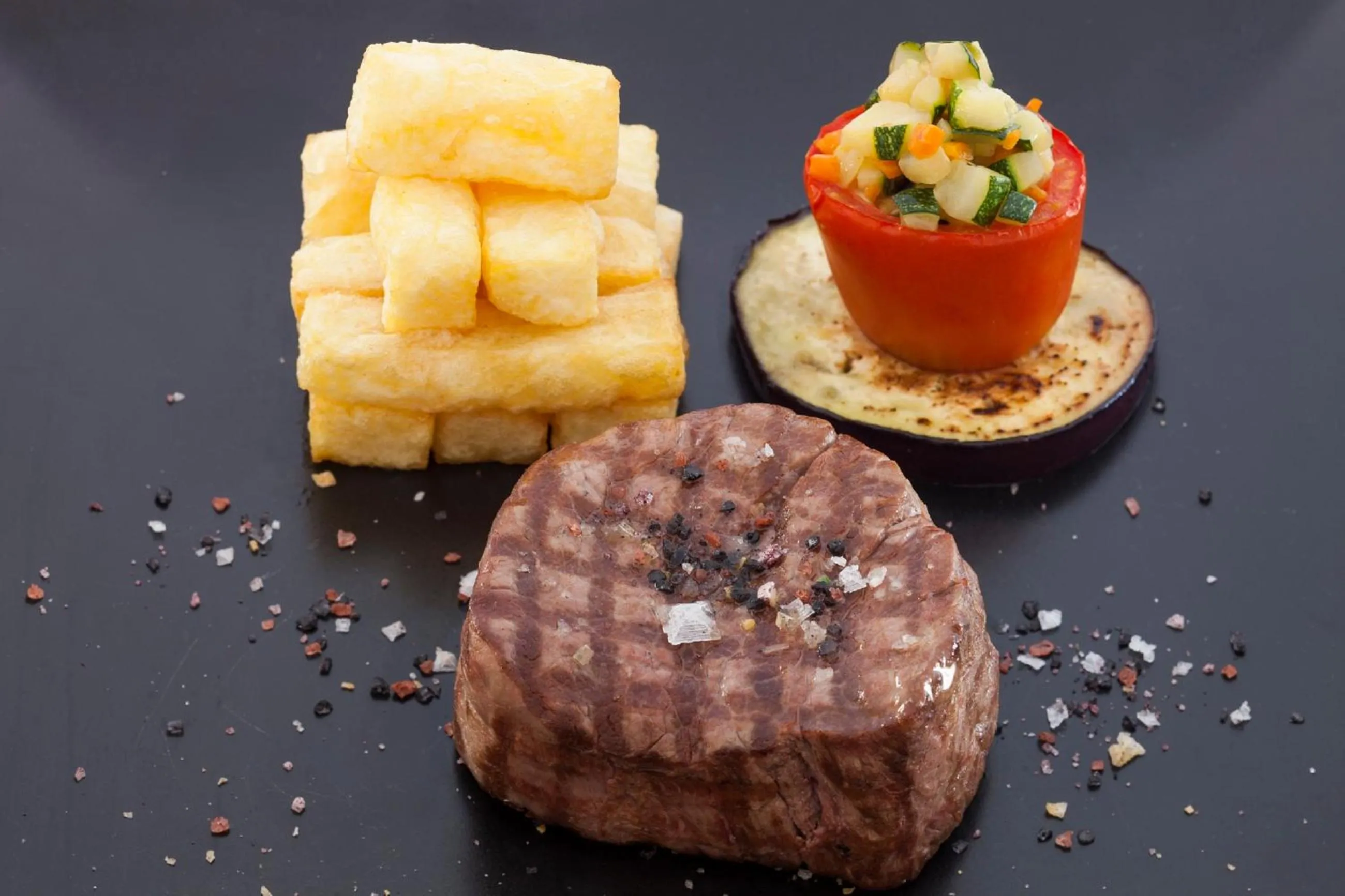 Restaurant/places to eat in Hotel Royal Plaza