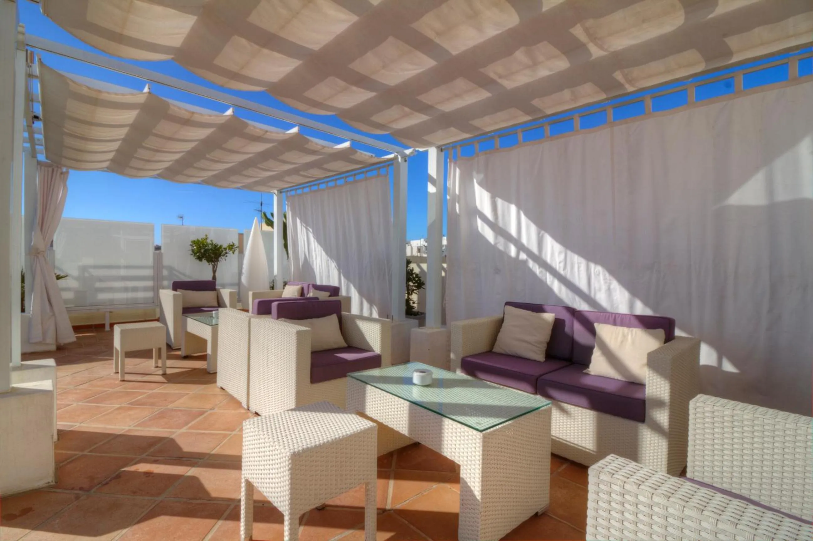 Patio in Hotel Royal Plaza